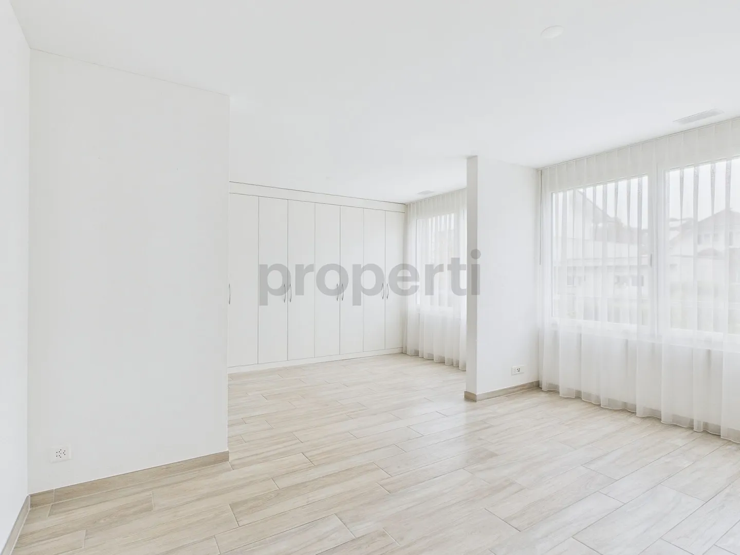 Light-Filled Dream Apartment in Niederwil AG with 5.5 Rooms - Photo 4 of 9