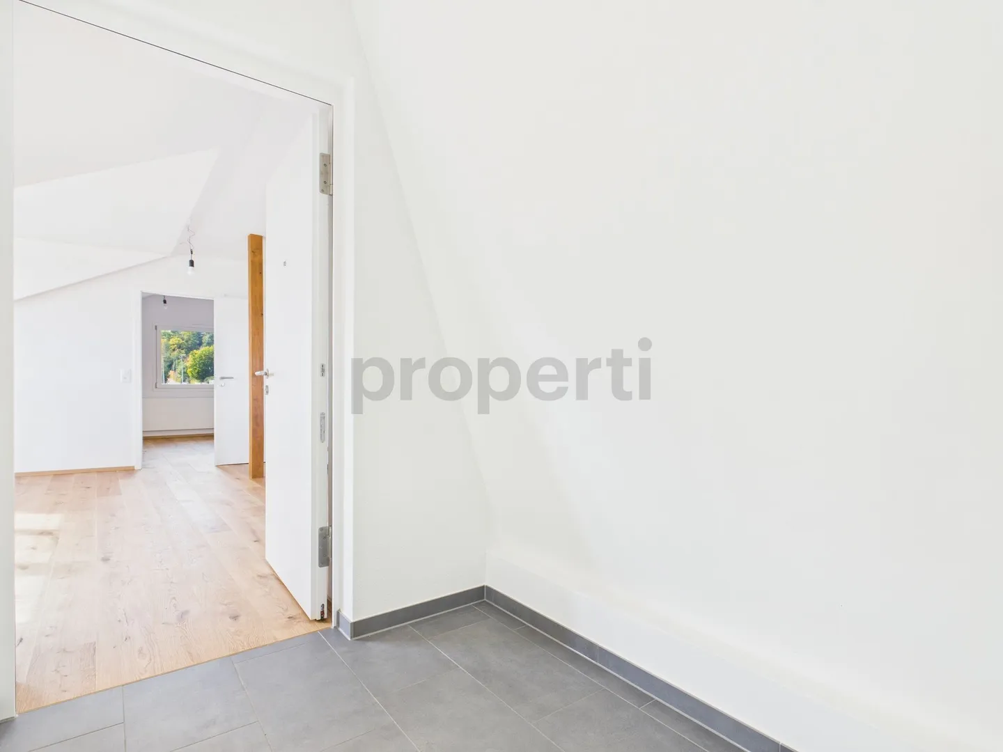 Modern 2.5-room attic apartment in Oberwil - Photo 7 of 13