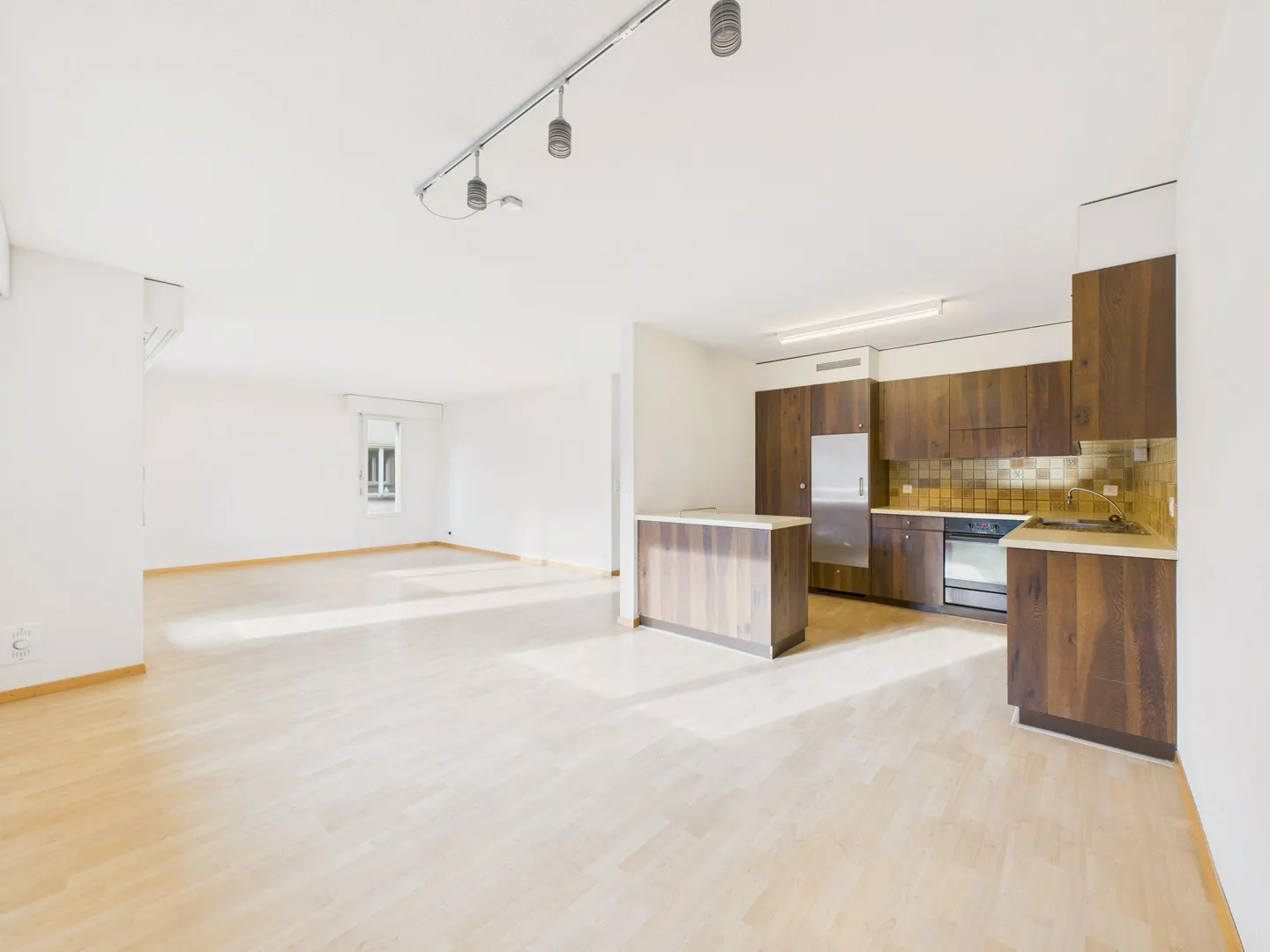 Appartamento soleggiato di 4,5 stanze nel centro di Langnau - Foto 2 di 12