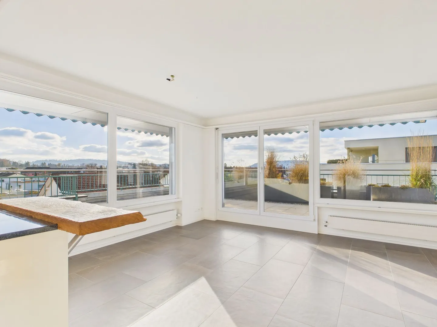 Appartement penthouse de 3,5 pièces de rêve avec grande terrasse à Rütihof, AG - Photo 1 sur 13