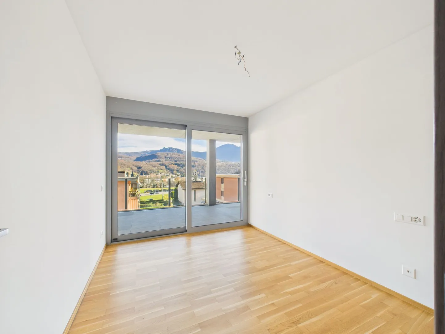 Modern 2.5-room apartment with sunny balcony in Gravesano - Photo 5 of 12