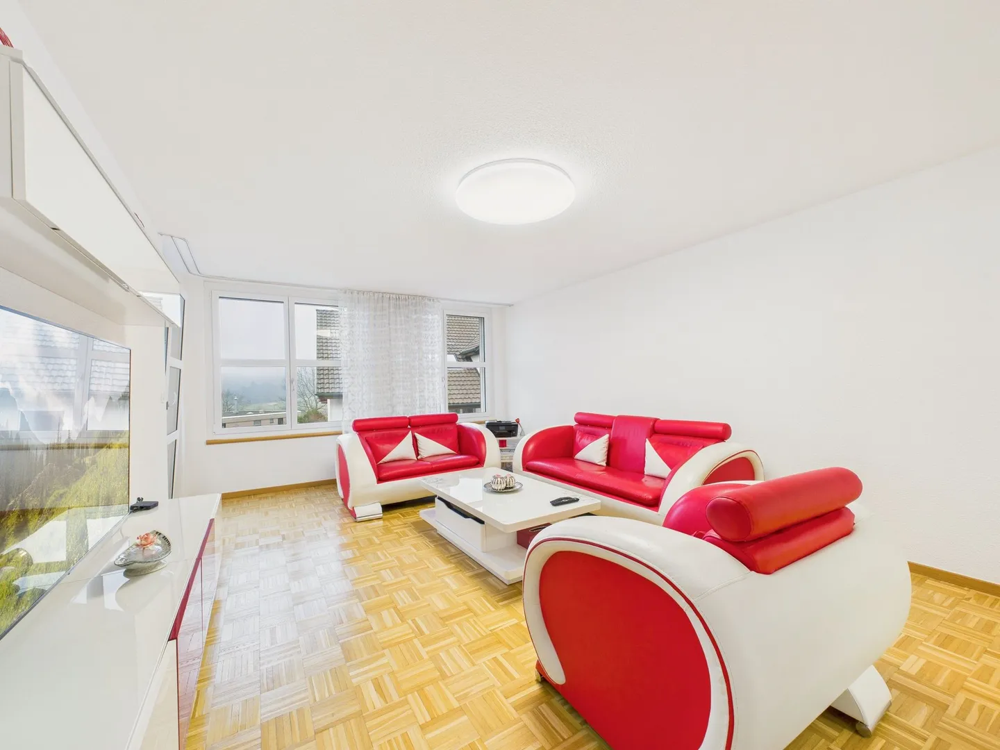 Spacious 5-room apartment with balcony in Affoltern am Albis - Photo 1 of 12