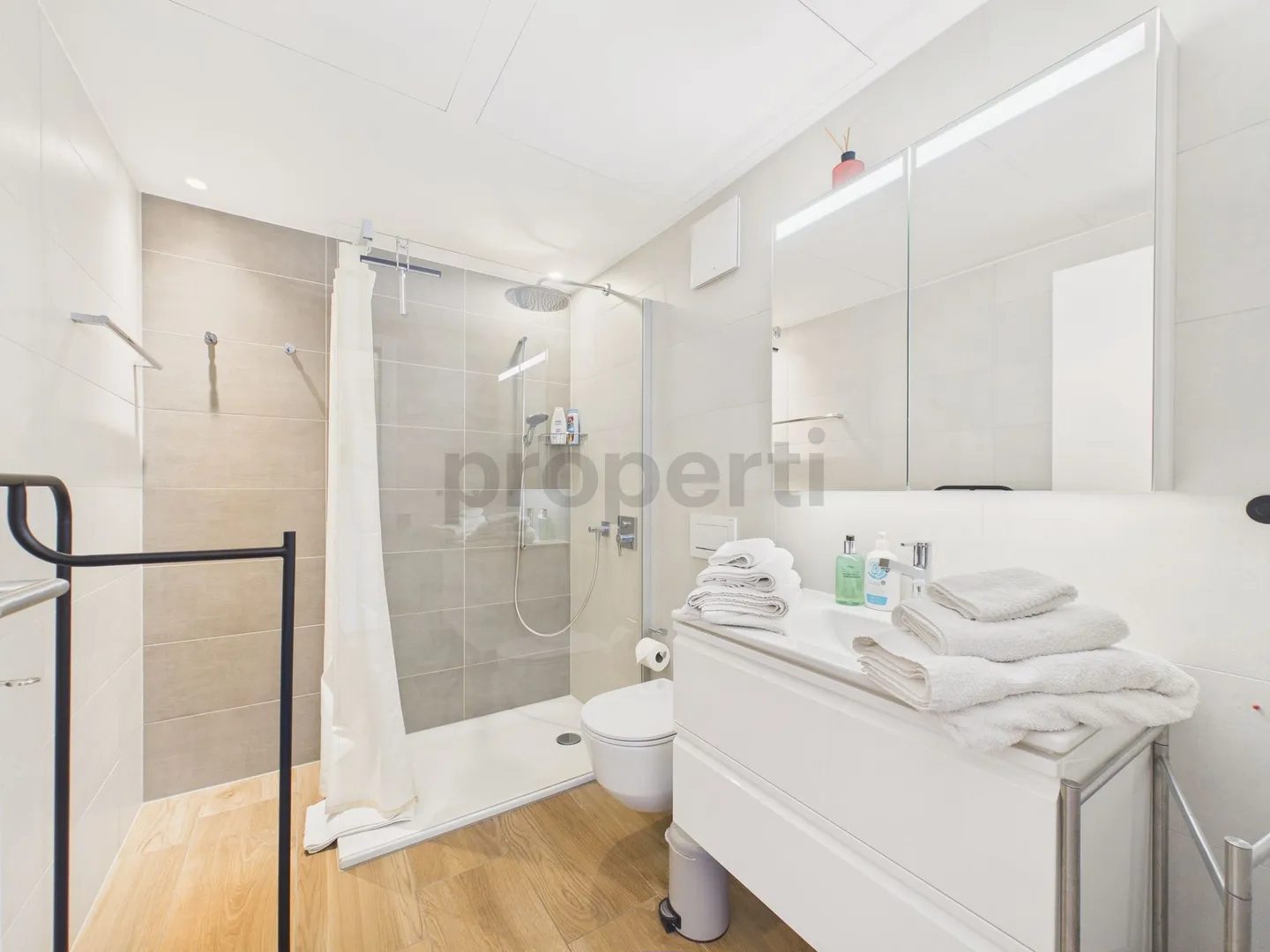 Exklusive Flucht in Losone: Ferienhaus zwischen Golf und Hügeln - Foto 8 von 12