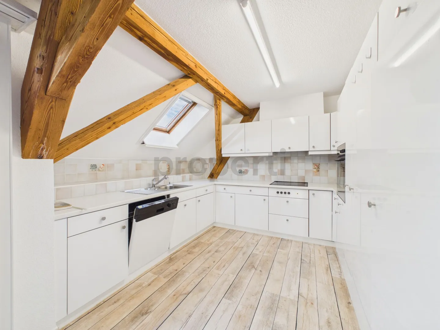 Luminoso appartamento attico di 3,5 locali con balcone, Lützelflüh - Foto 5 di 12