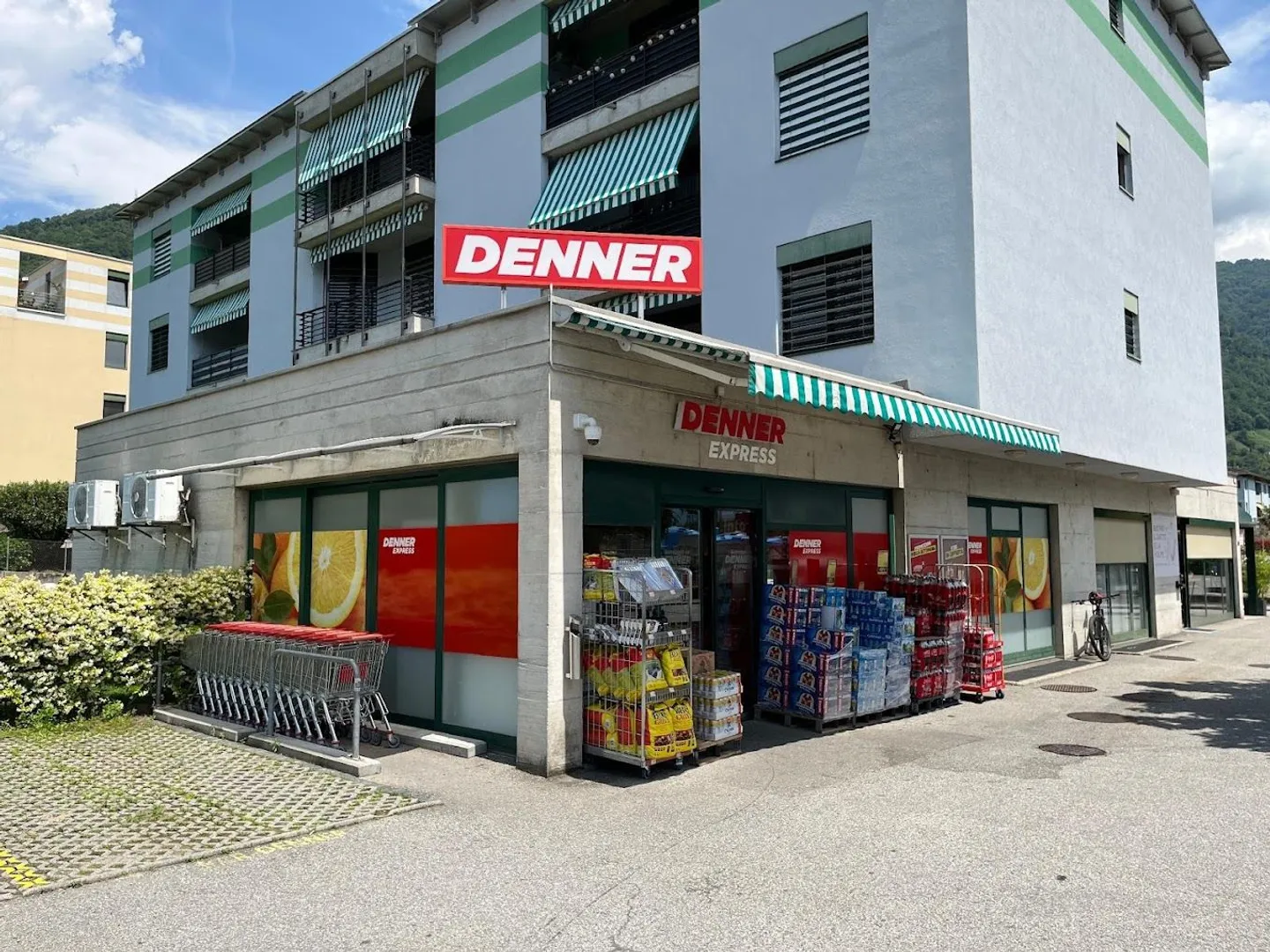 Investment Opportunity in Tenero-Contra: Residential Building with 7 Apartments and Income-Generating Commercial Space - Photo 2 of 12