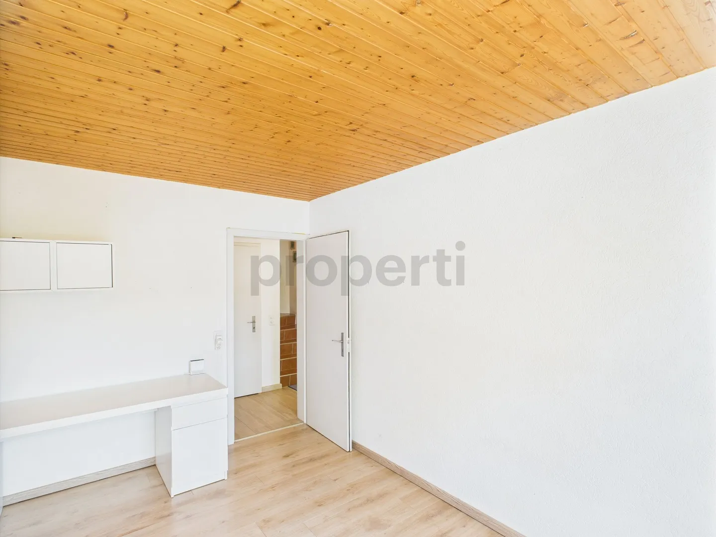 Charming 6.5-room single-family house with beautiful garden in Hofstetten-Flüh - Photo 7 of 13