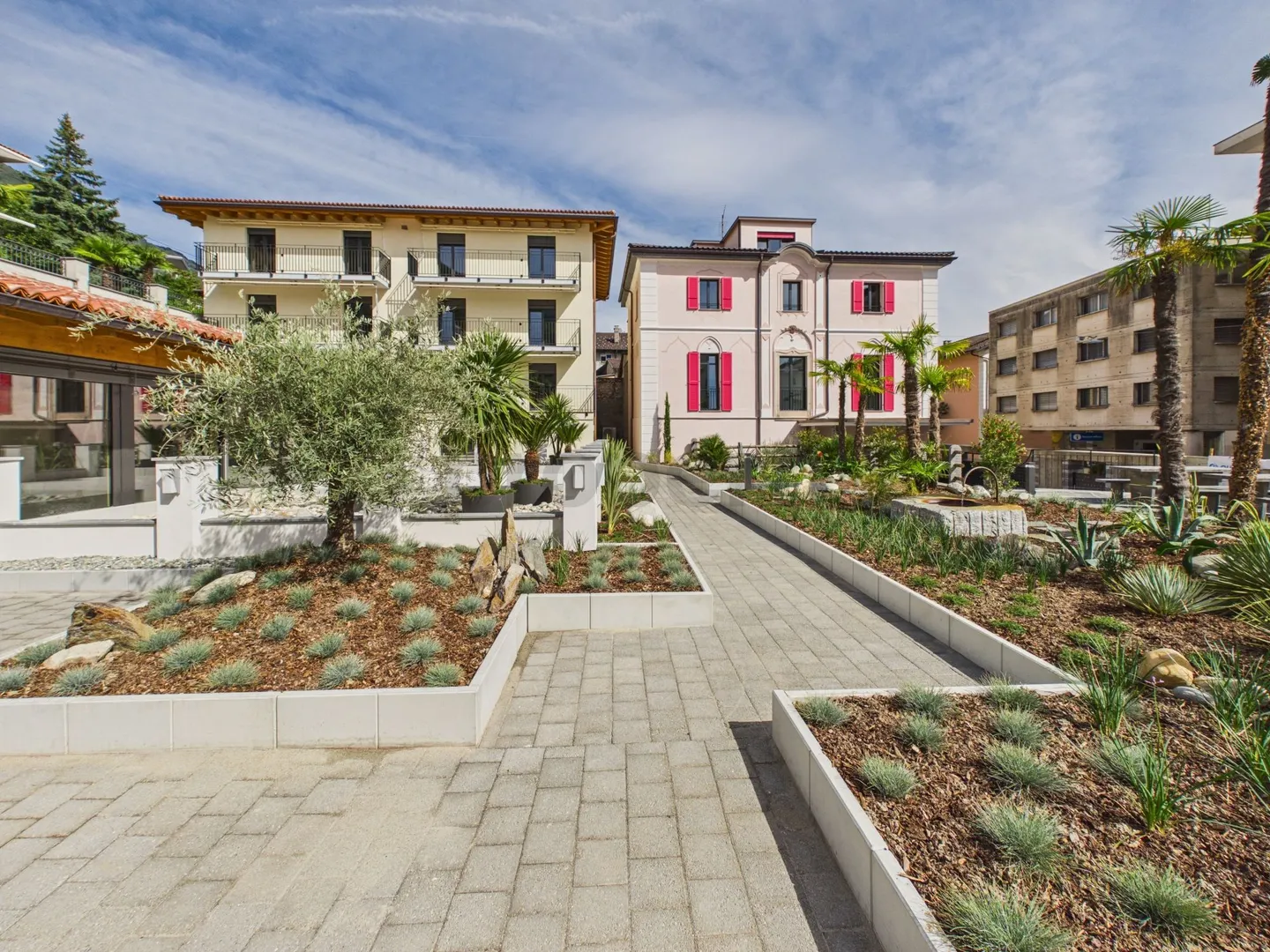 Due Palazzine Restaurate a Nuovo, Posizione Centralissima & Opportunità d'Investimento a Reddito! // Zwei Komplett Sanierte Mehrfamilienhäuser, Zentrale Lage & Attraktives Renditeobjekt! - Photo 5 sur 10