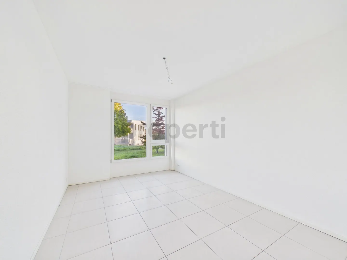 Balcone spazioso, architettura moderna e spazio abitativo versatile! - Foto 7 di 13