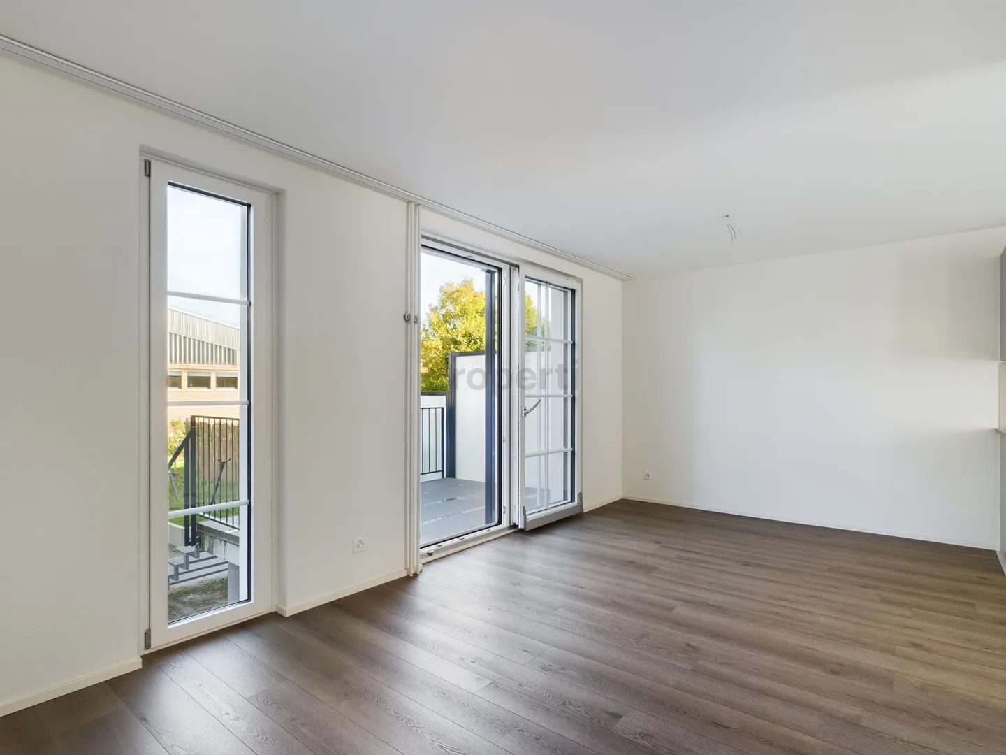 Spaziosa casa a schiera di 5,5 stanze in posizione privilegiata a Pratteln - Foto 1 di 12