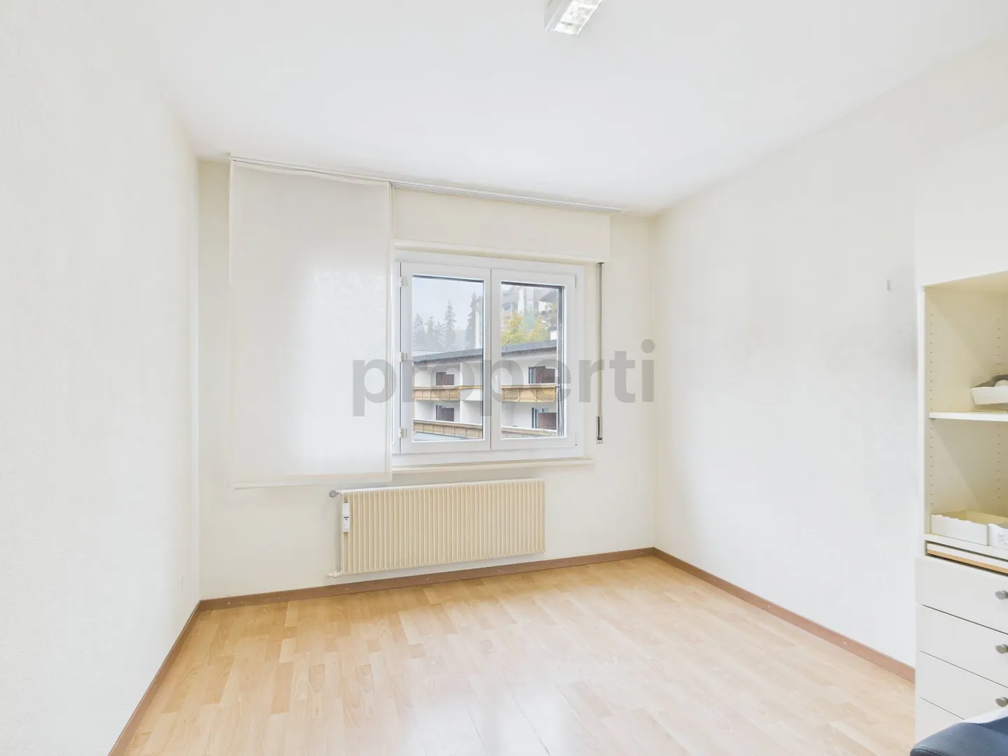 4.5-room apartment in the heart of Crans VS - charm, space, and renovation potential - Photo 5 of 9