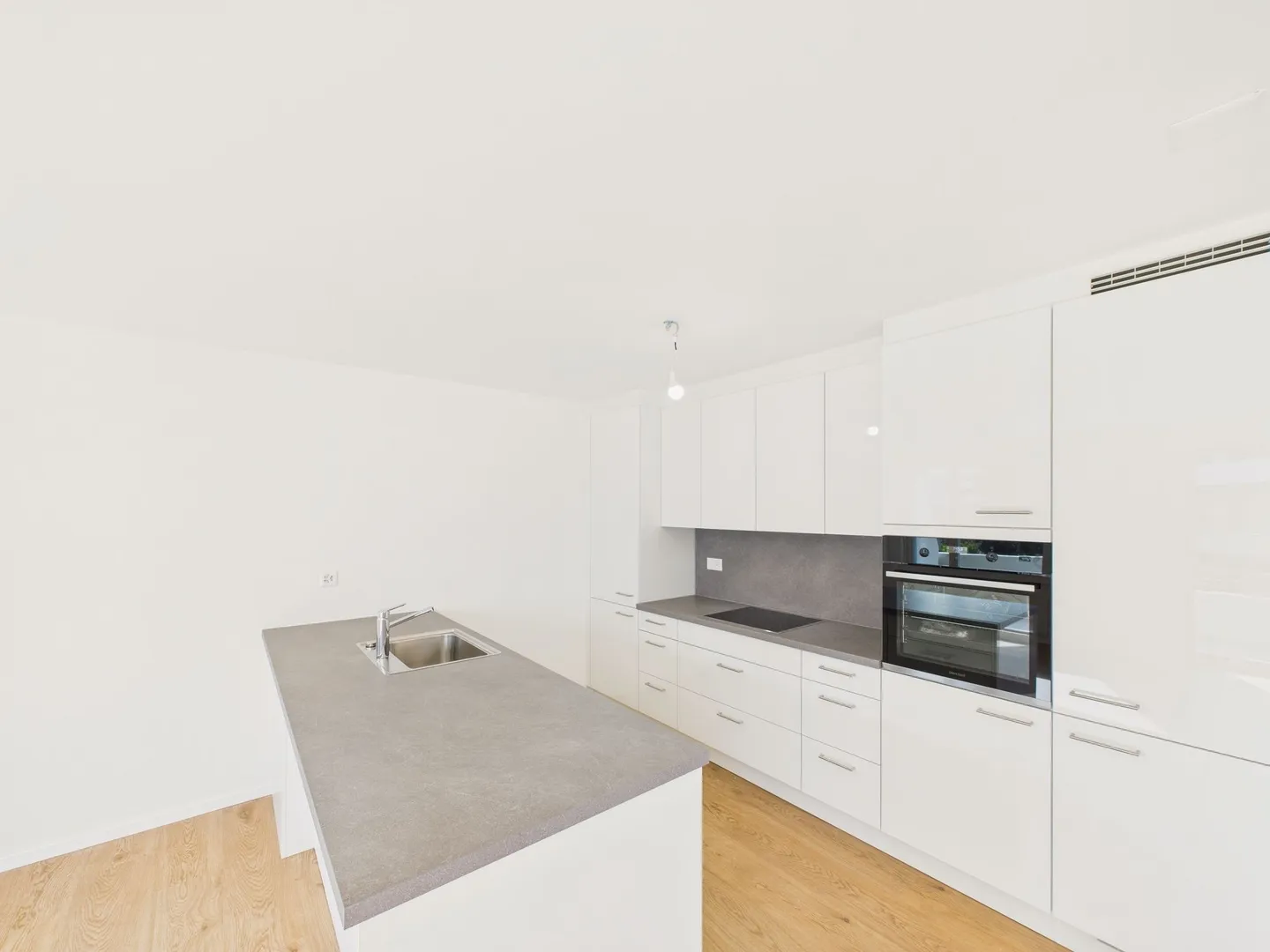 Renovated 4.5-room apartment in Rapperswil near the lake - Photo 5 of 13