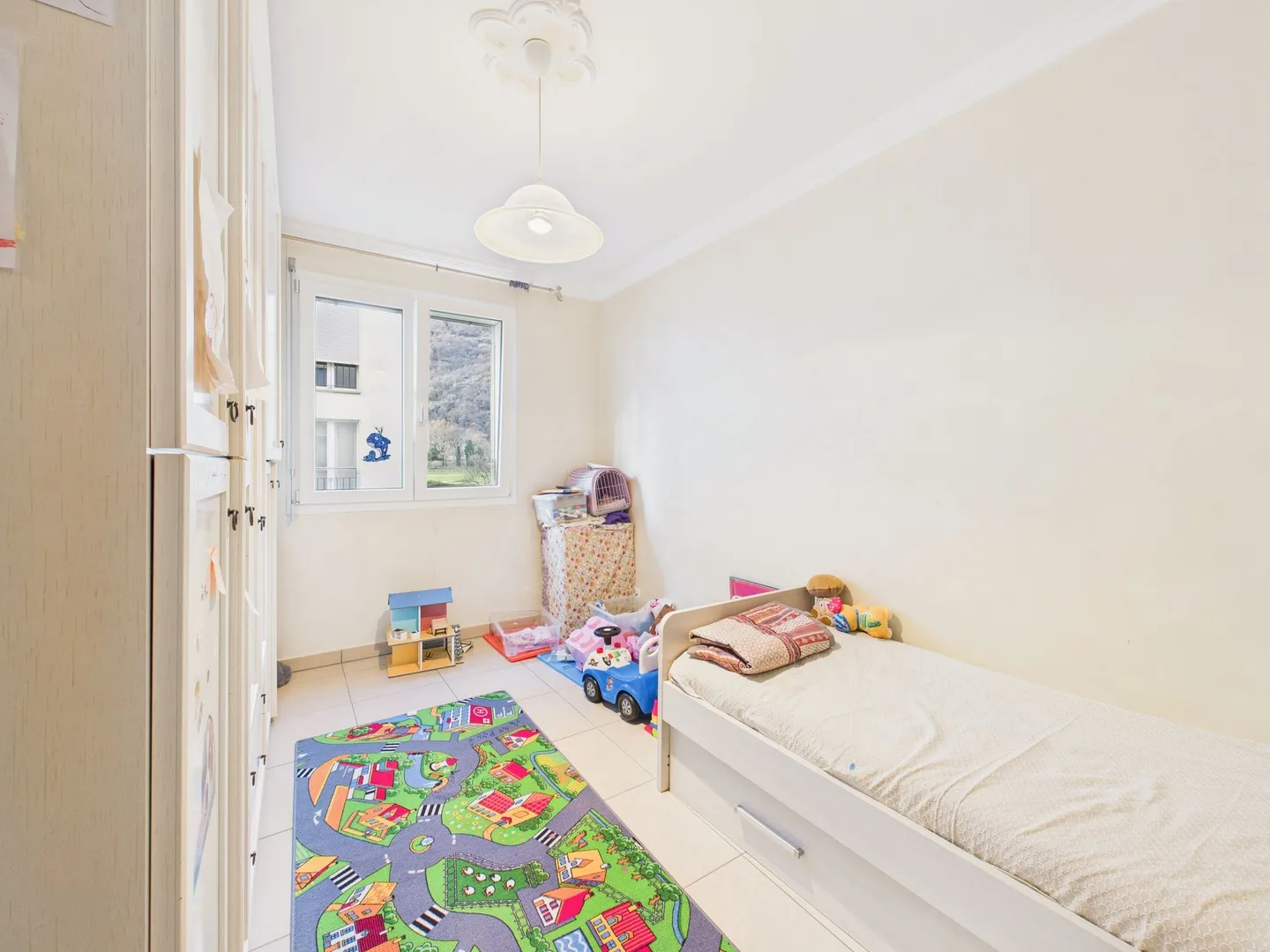 ELEGANT 4.5-ROOM APARTMENT WITH LAUNDRY - Photo 7 of 10