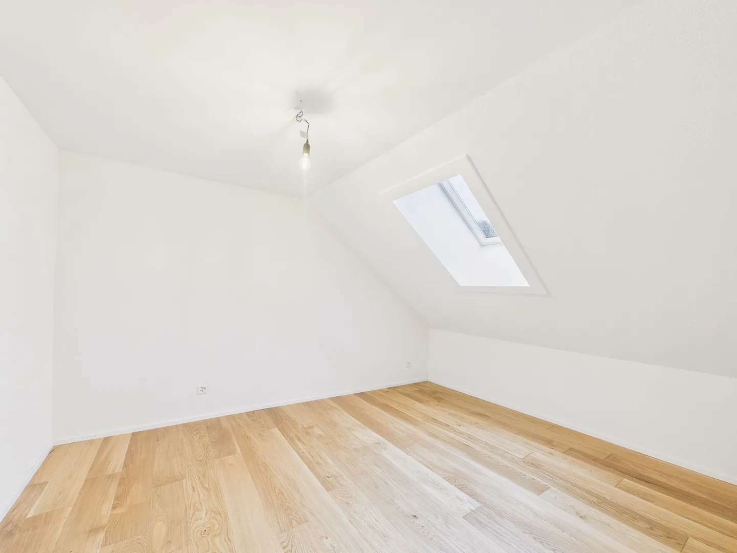 Première location - Appartement en duplex de 4,5 pièces avec 3 places de parking extérieures à Rietheim - Photo 6 sur 11