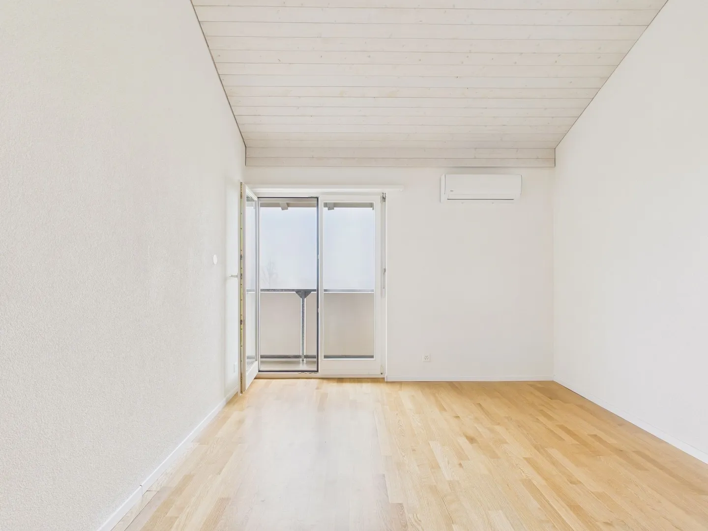 Beautiful 4.5-room single-family house with garden in Ottenbach - Photo 6 of 13