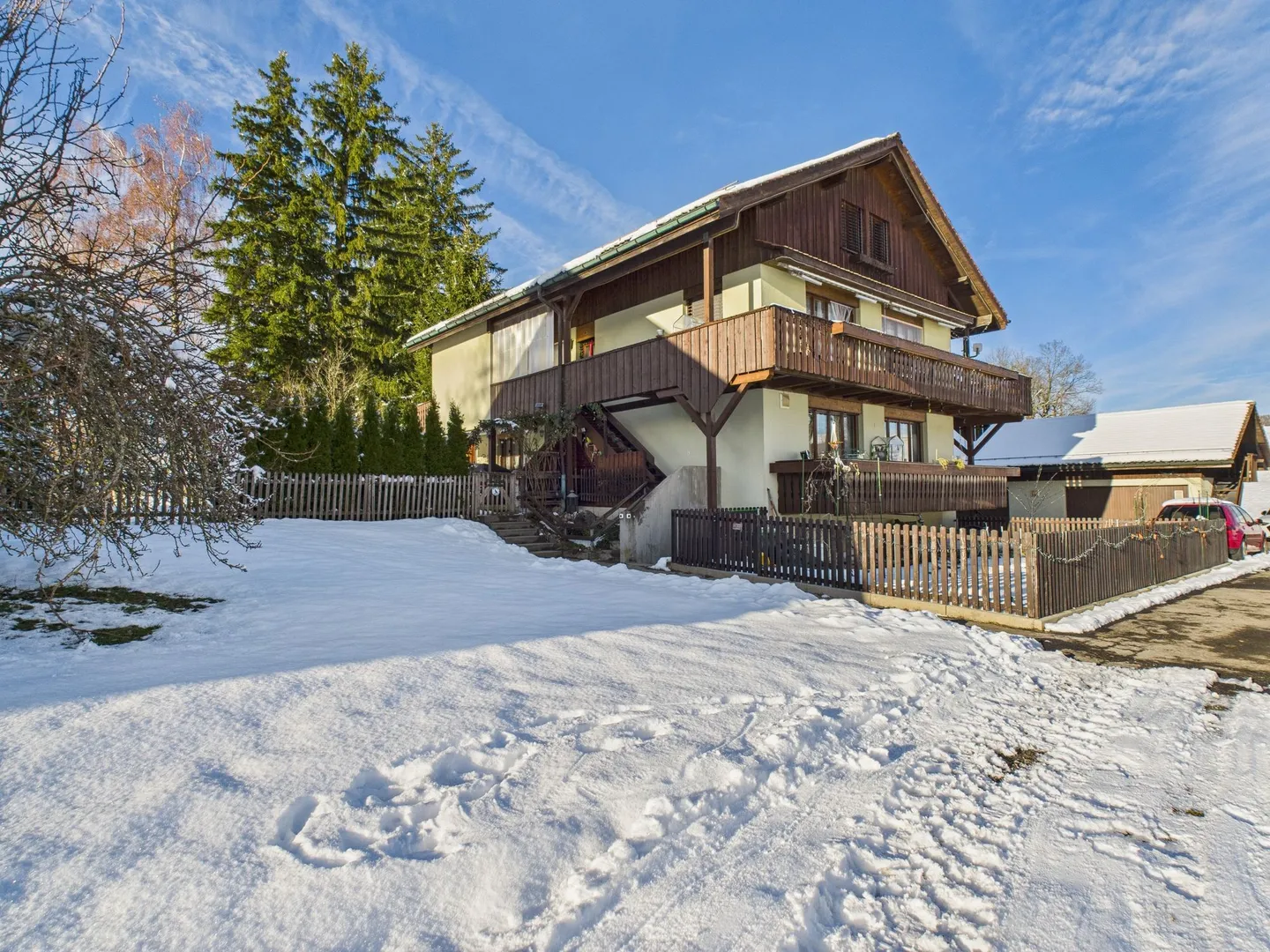 Maison multifamiliale à Unterägeri - Emplacement unique au milieu de la nature, entouré de zone agricole, de forêt et de ruisseau - Photo 2 sur 13