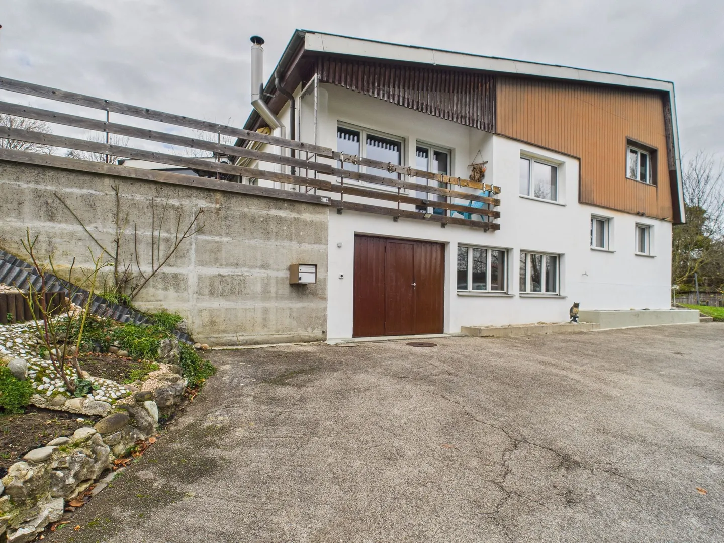 Geräumige 6-Zimmer-Familienwohnung mit Garten in Fontenais - Foto 1 von 12