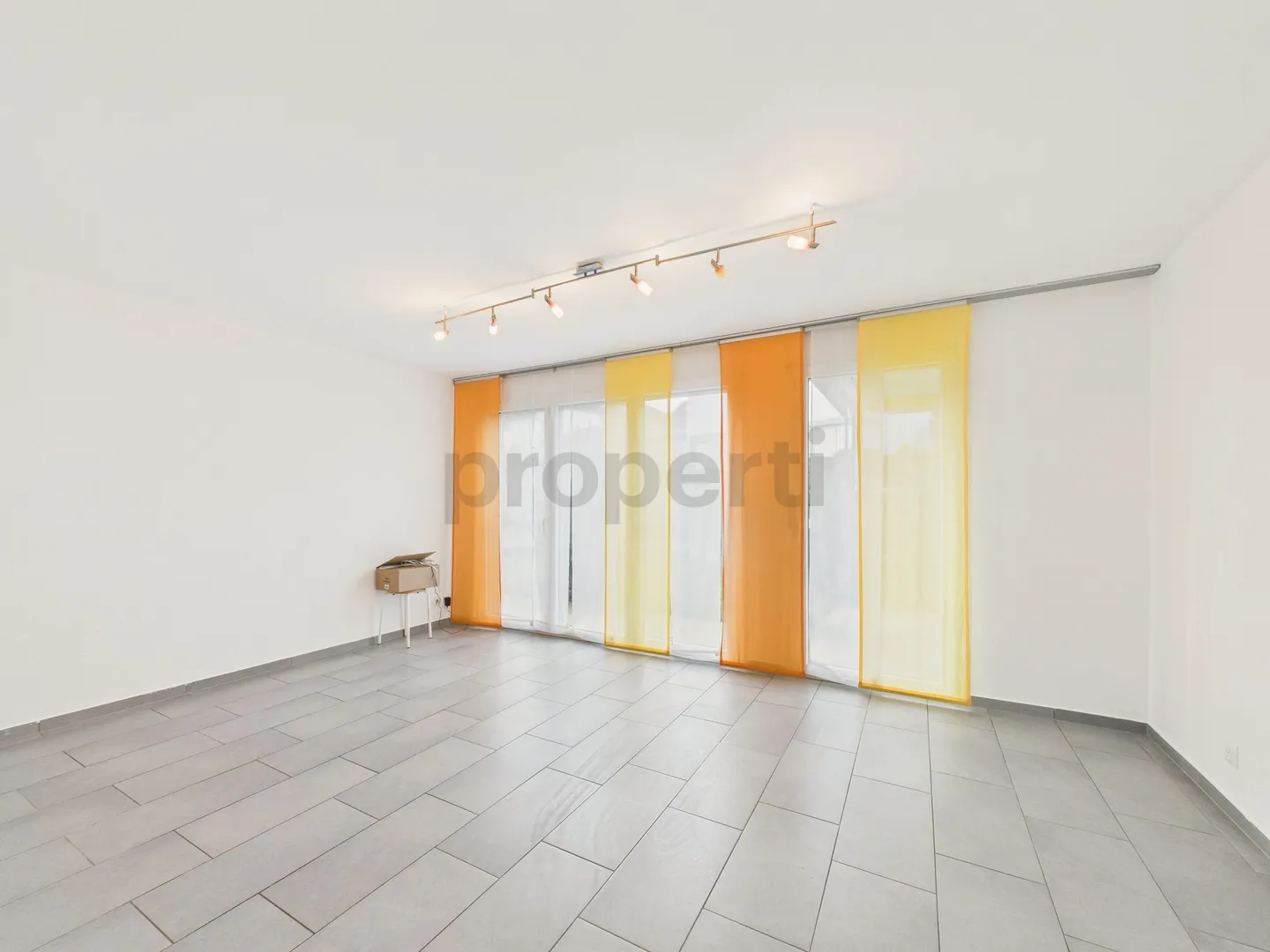 Appartement moderne lumineux de 4,5 pièces Minergie avec terrasse, cave et garage souterrain à Mumpf - Photo 1 sur 13