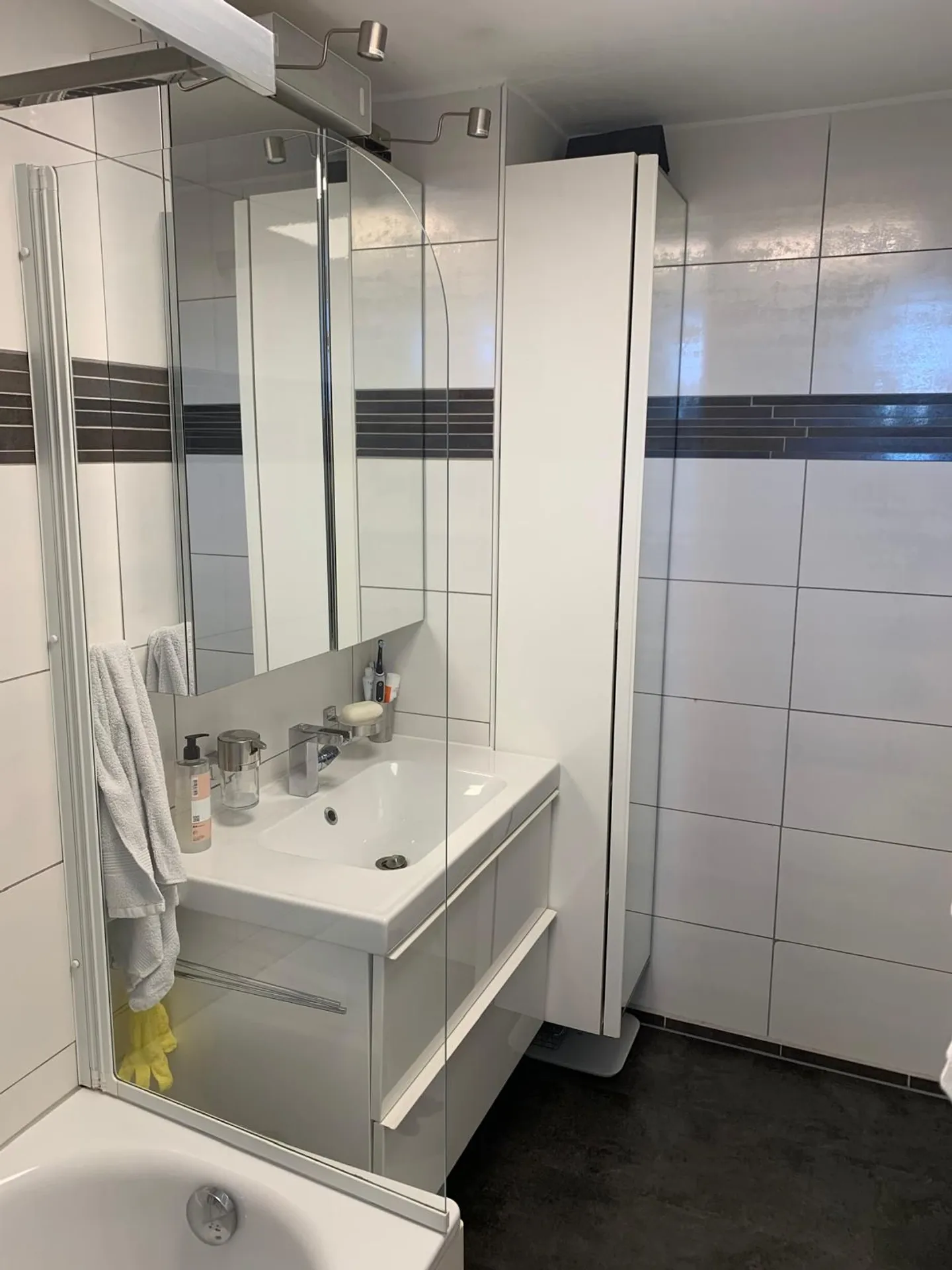 Renoviertes 6.5-Zimmer-Einfamilienhaus mit grosszügigem Garten in Menziken - Foto 8 di 10