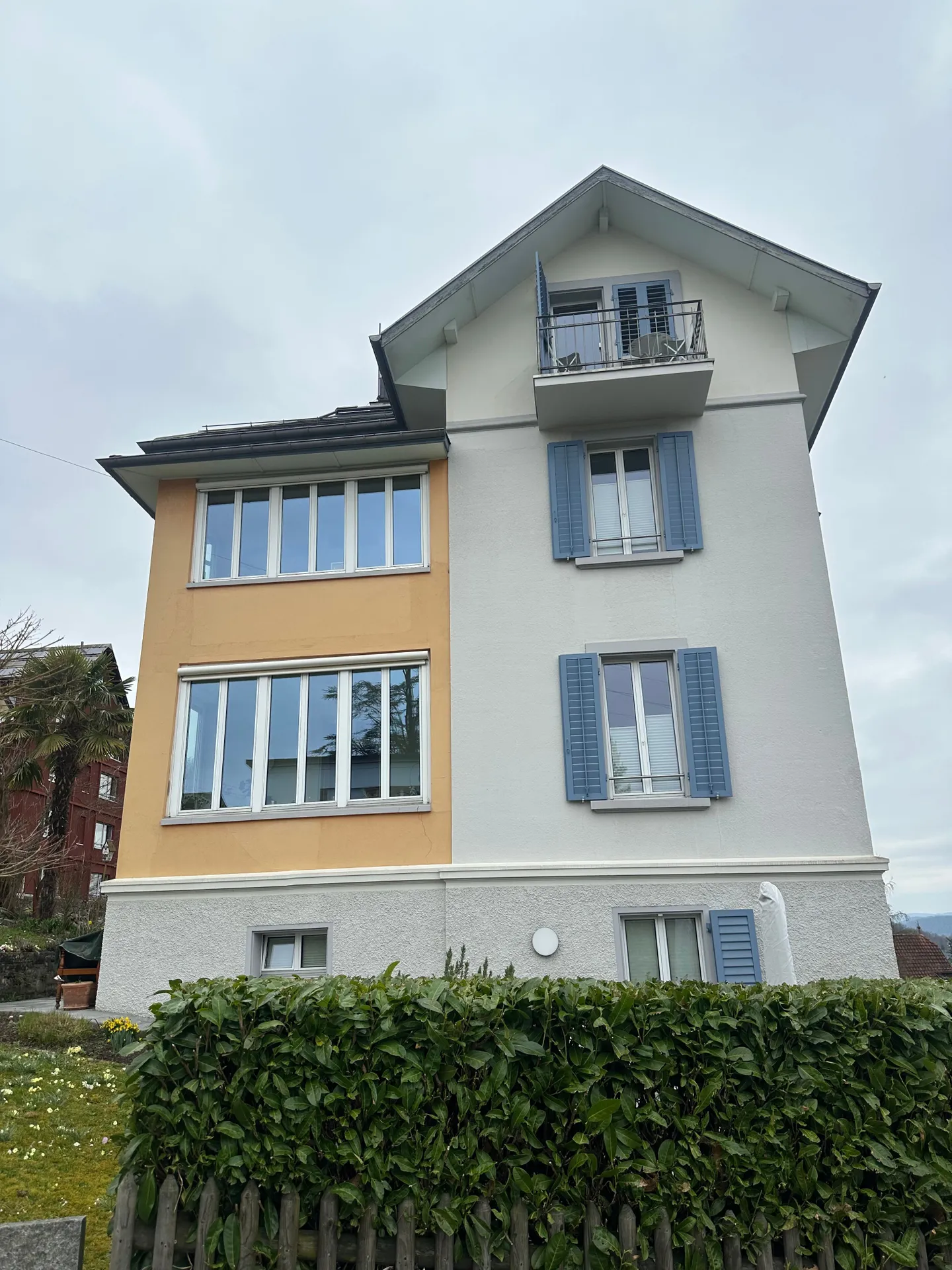 Vivre au-dessus des toits de Zurich - Appartement penthouse exclusif de 2,5 pièces avec terrasse ensoleillée - Photo 8 sur 10