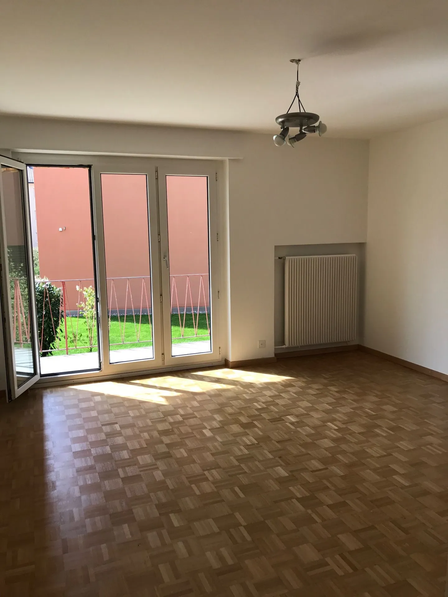 Multi-family house with 6 residential units and development potential - Photo 9 of 11