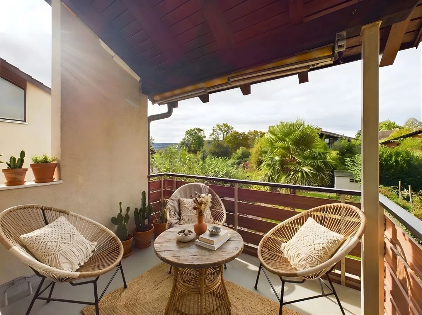 Spacious 5.5-Room Duplex House with Garden, Balcony, and Garage Box - Photo 5 of 13