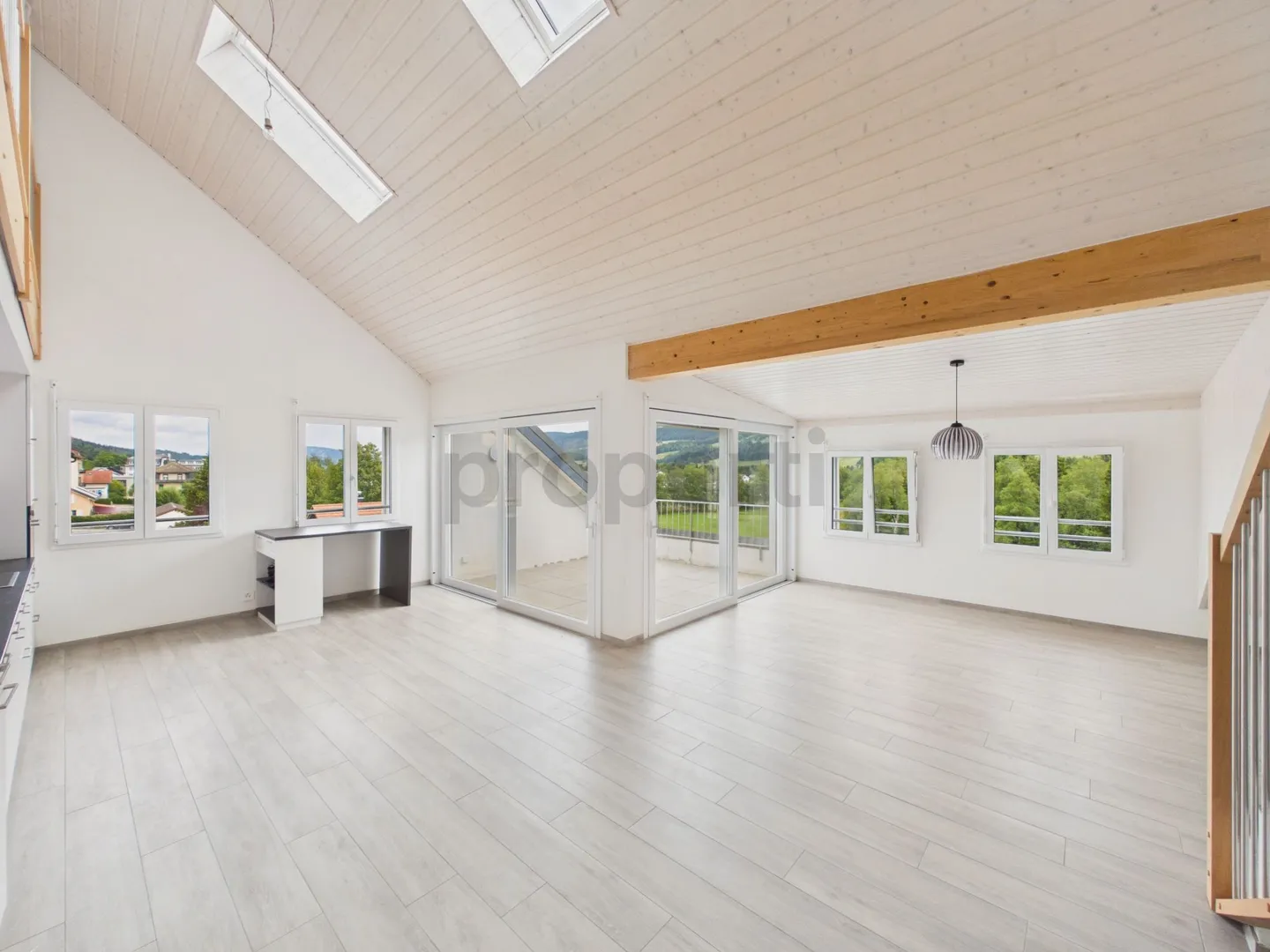 Wunderschönes Penthouse mit herrlichem Blick, großer Mezzanine und nahen Verkehrsanbindungen - Foto 1 von 13