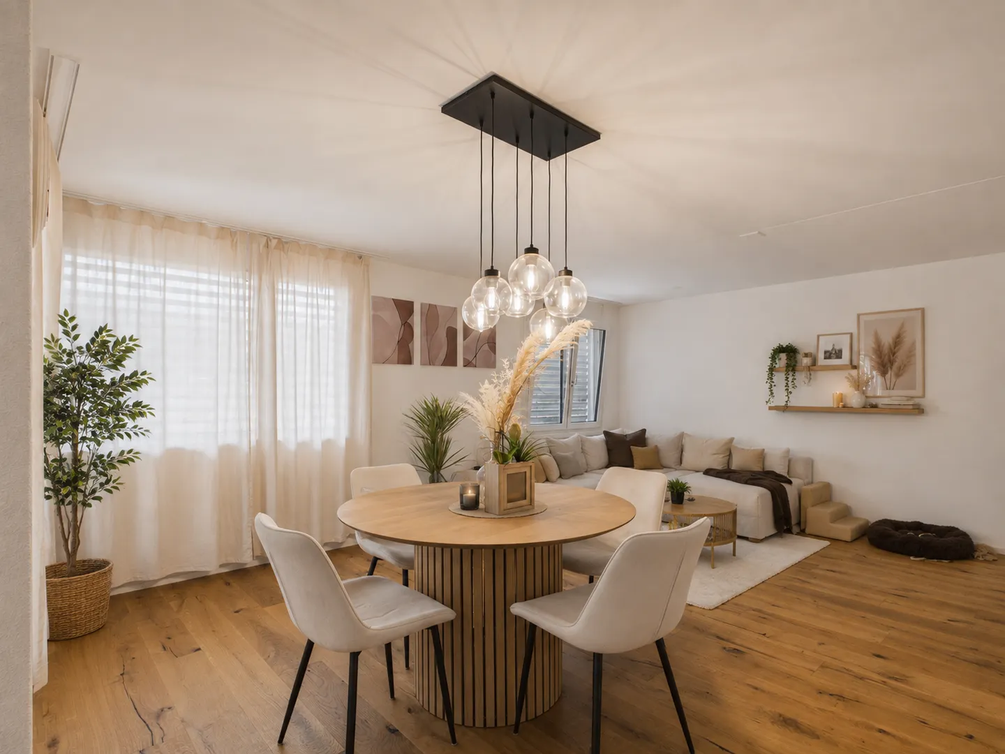 Appartamento ristrutturato di 3.5 locali con area salotto privata in giardino e servizi moderni - Foto 1 di 11