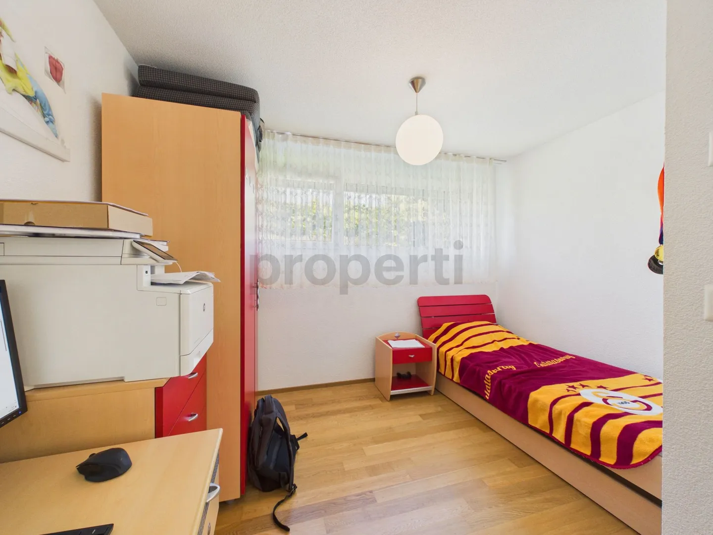 Quatre Chambres, Chauffage au Sol, Place de Parking et Deux Salles de Bains Modernes - Photo 8 sur 13