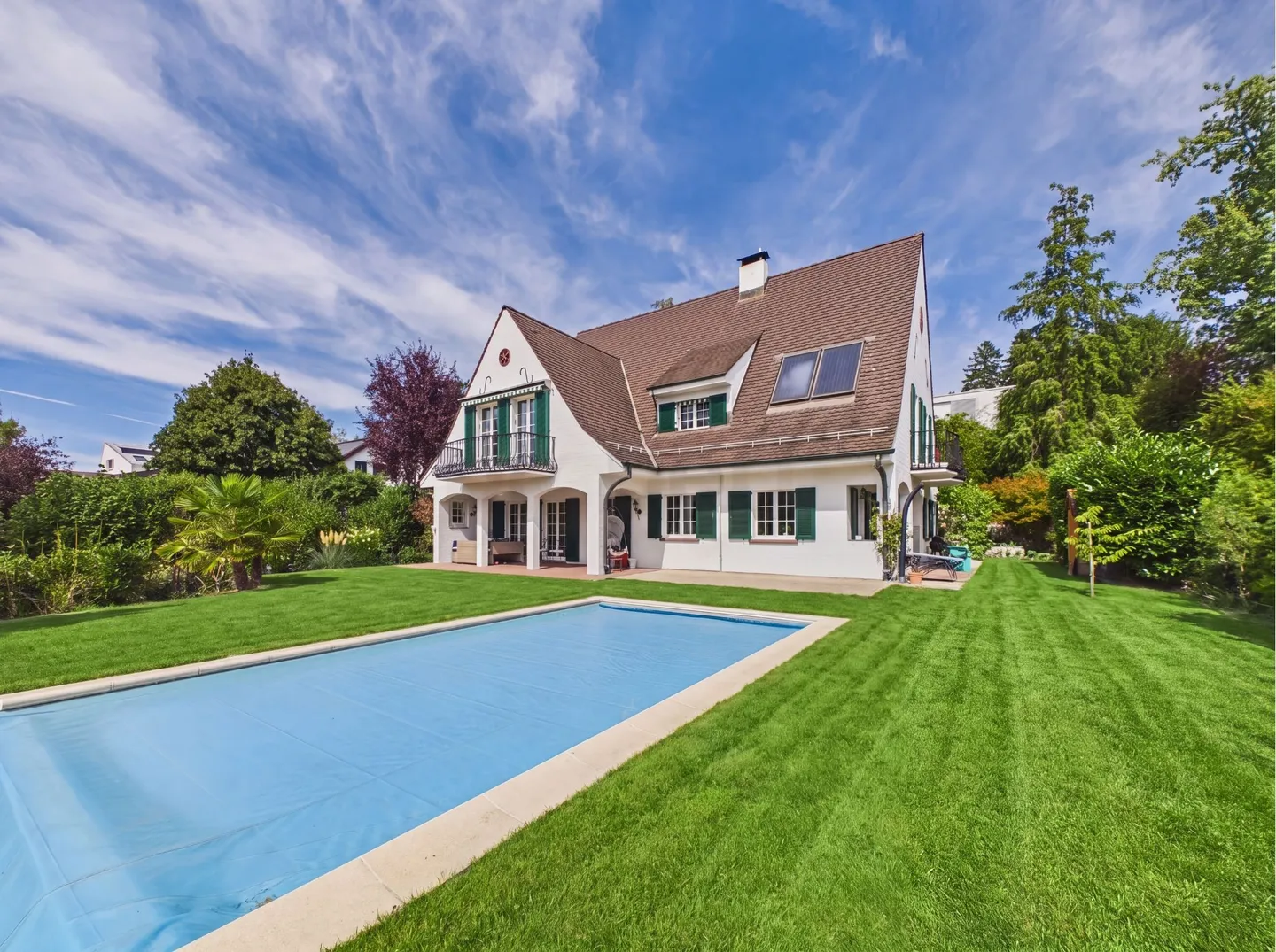 Private pool and stunning natural surroundings: 235 m² of living space, garage spaces and quick access to Basel - Photo 1 of 13