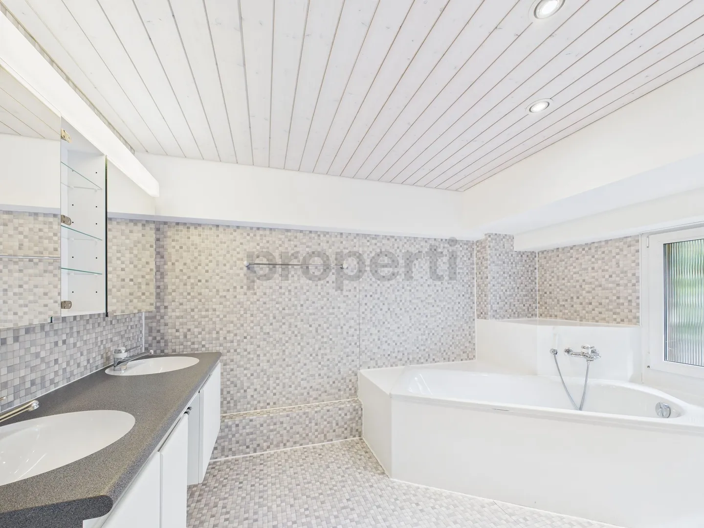 Charming 4.5-room maisonette apartment in a quiet location in Wittnau - Photo 8 of 10