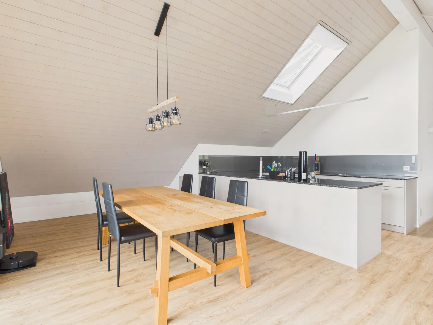 Moderne 3.5-Zimmer Dachwohnung mit Balkon in Hildisrieden - Foto 2 von 8