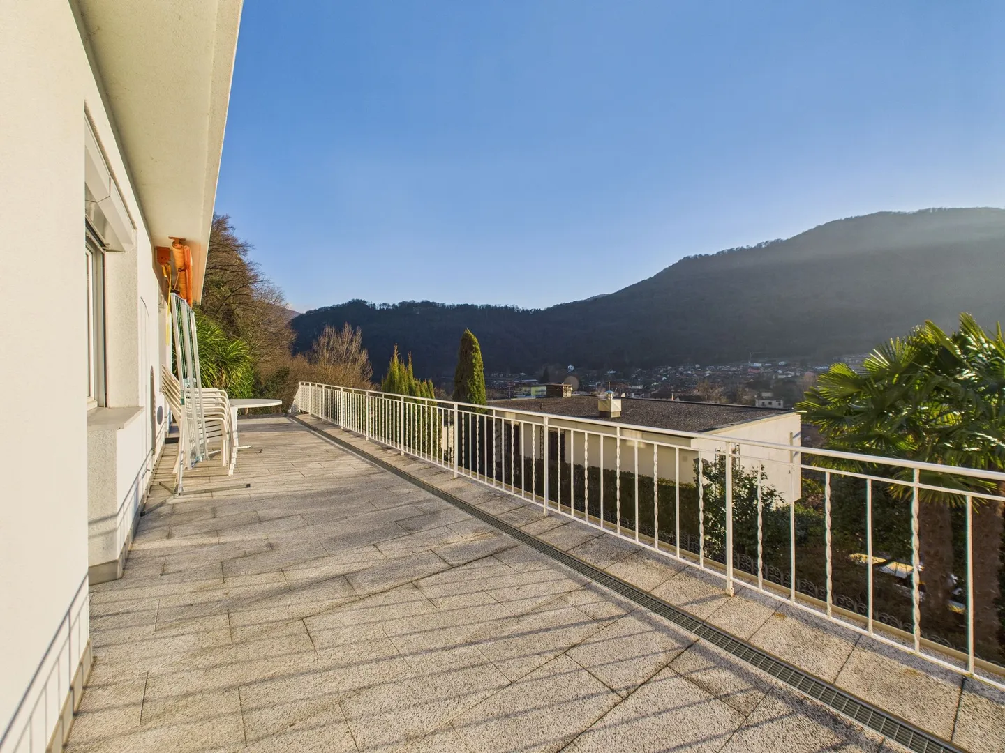 Villa elegante con vista giardino - Foto 2 di 13