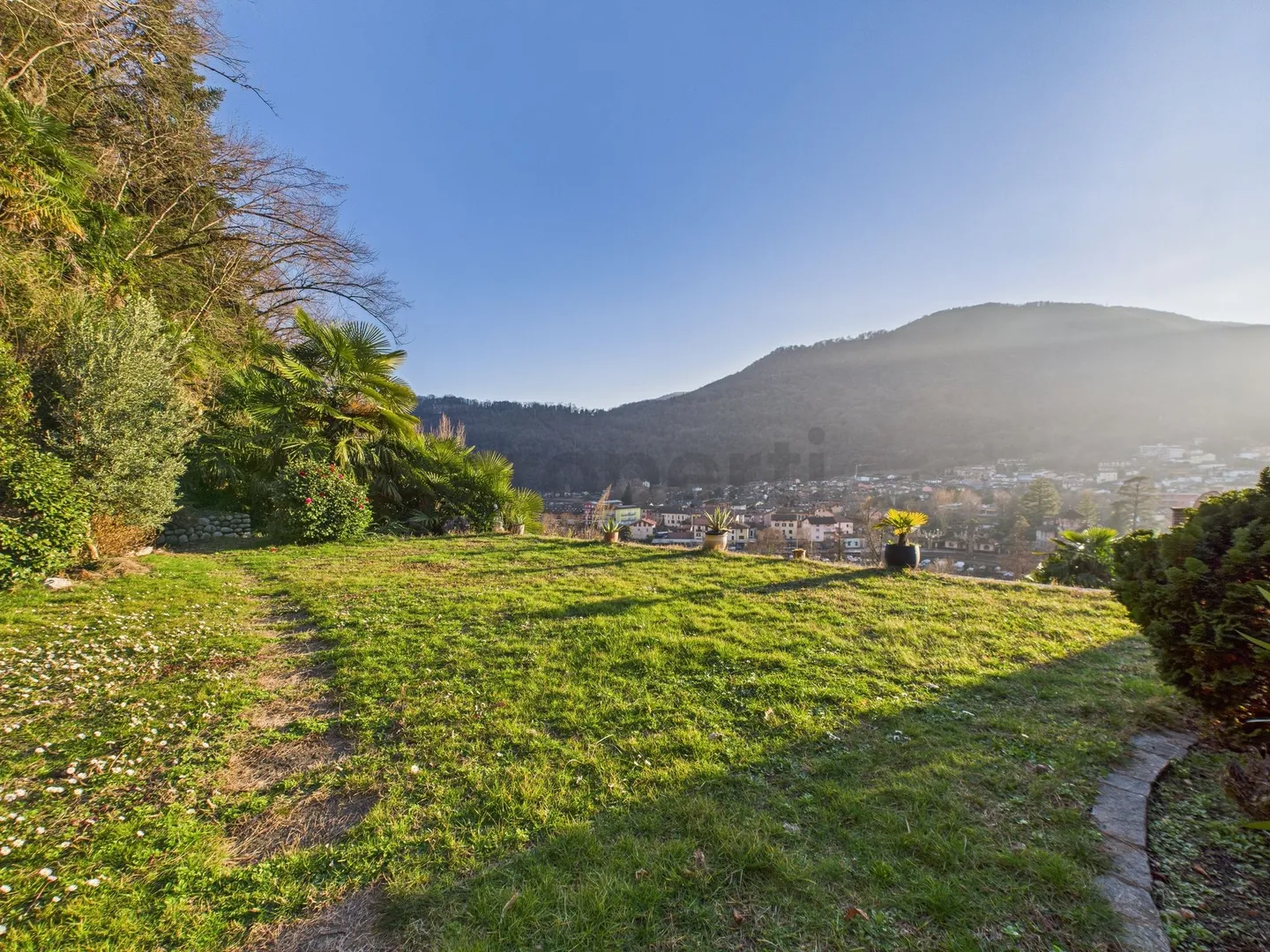 Villa elegante con vista giardino - Foto 11 di 13