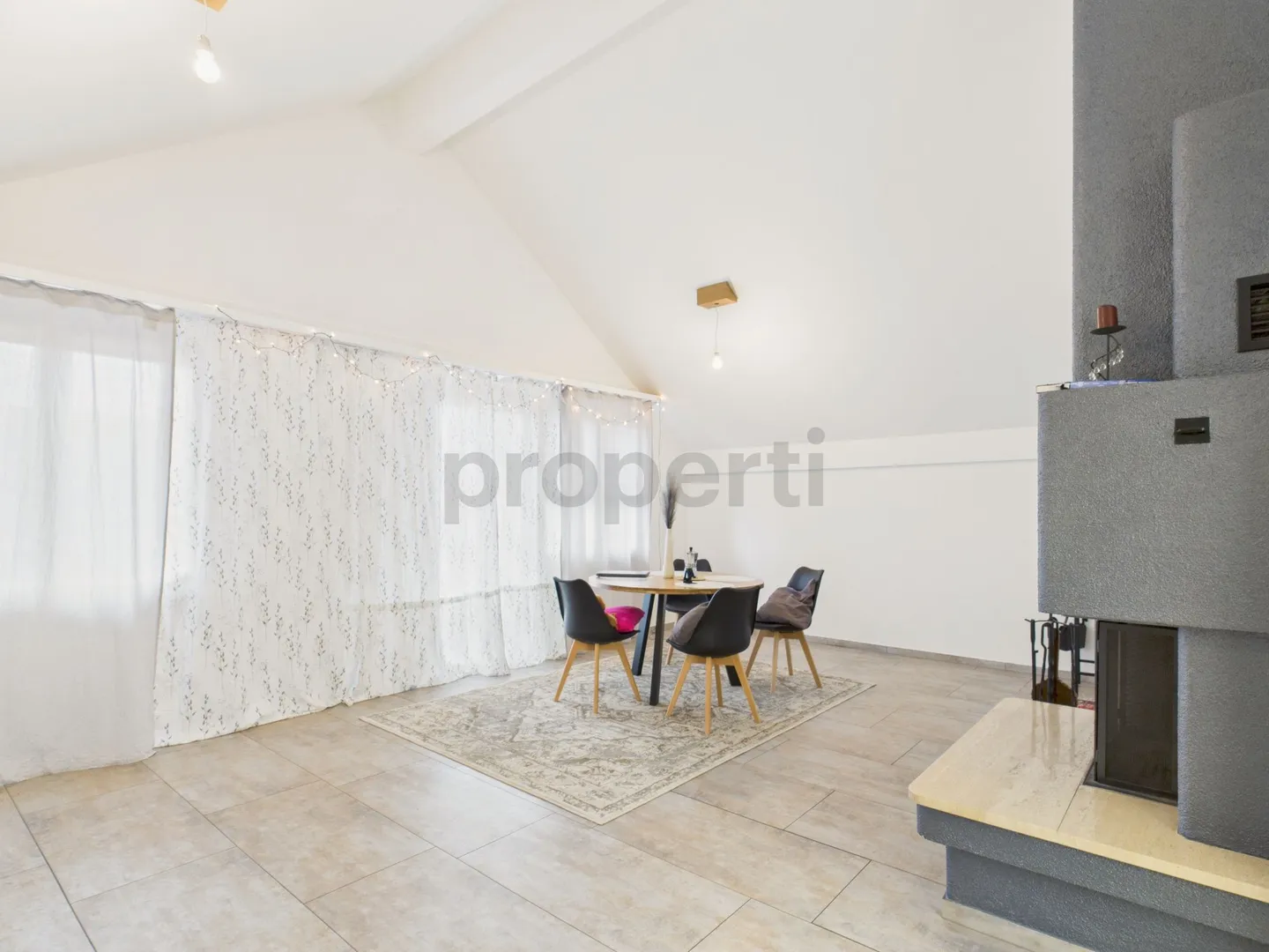 Appartement sous les toits moderne de 3,5 pièces avec balcon à Märstetten - Photo 1 sur 10
