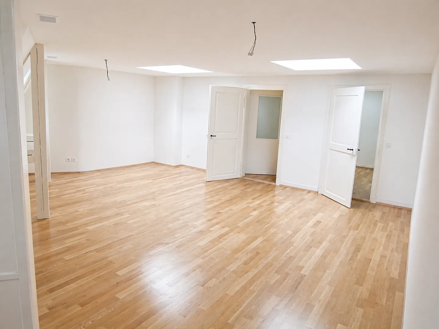 Neu renoviertes Multiplex-Haus mit 4 attraktive Wohneinheiten (2.5 bis 3 Zimmer) - Photo 4 of 7