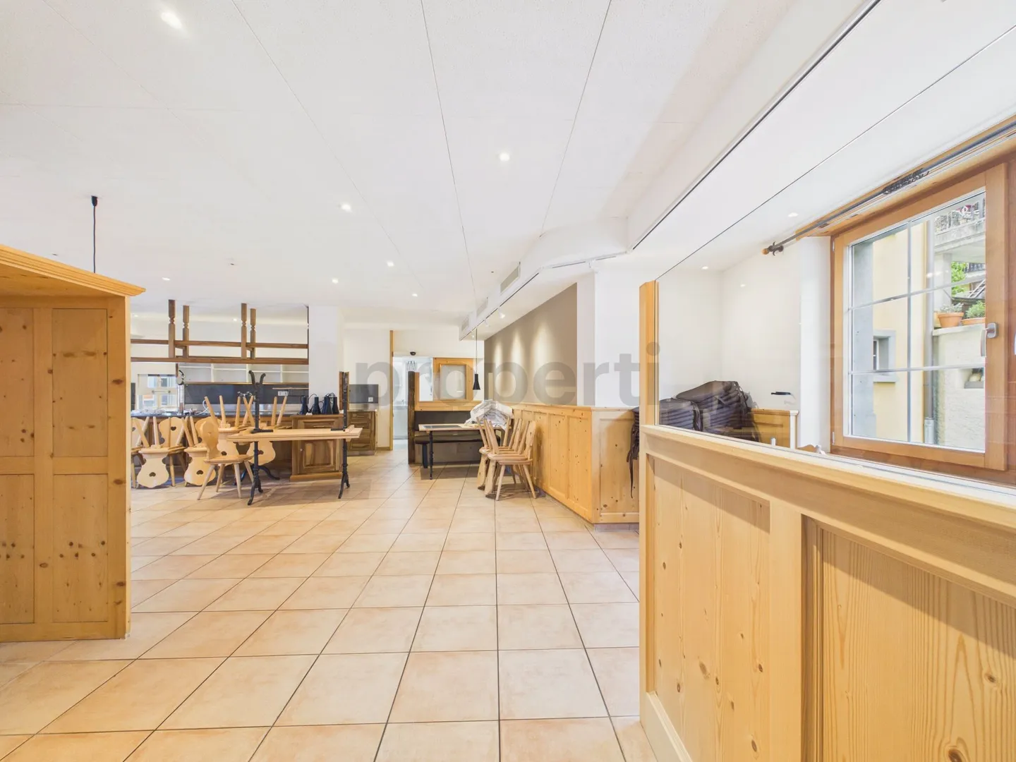 Gioiello gastronomico a Jenins: Ristorante completamente attrezzato con cantina e terrazza - Foto 1 di 12