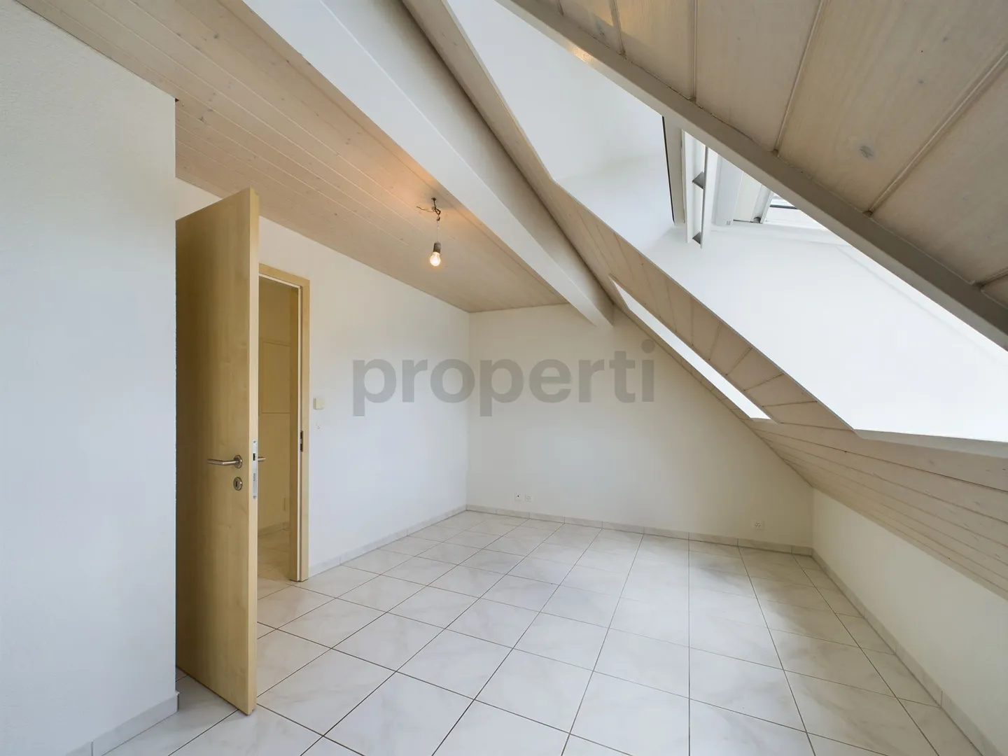 Modernes 2.5-Zimmer-Dachgeschoss mit Balkon, Grindel - Foto 5 von 8