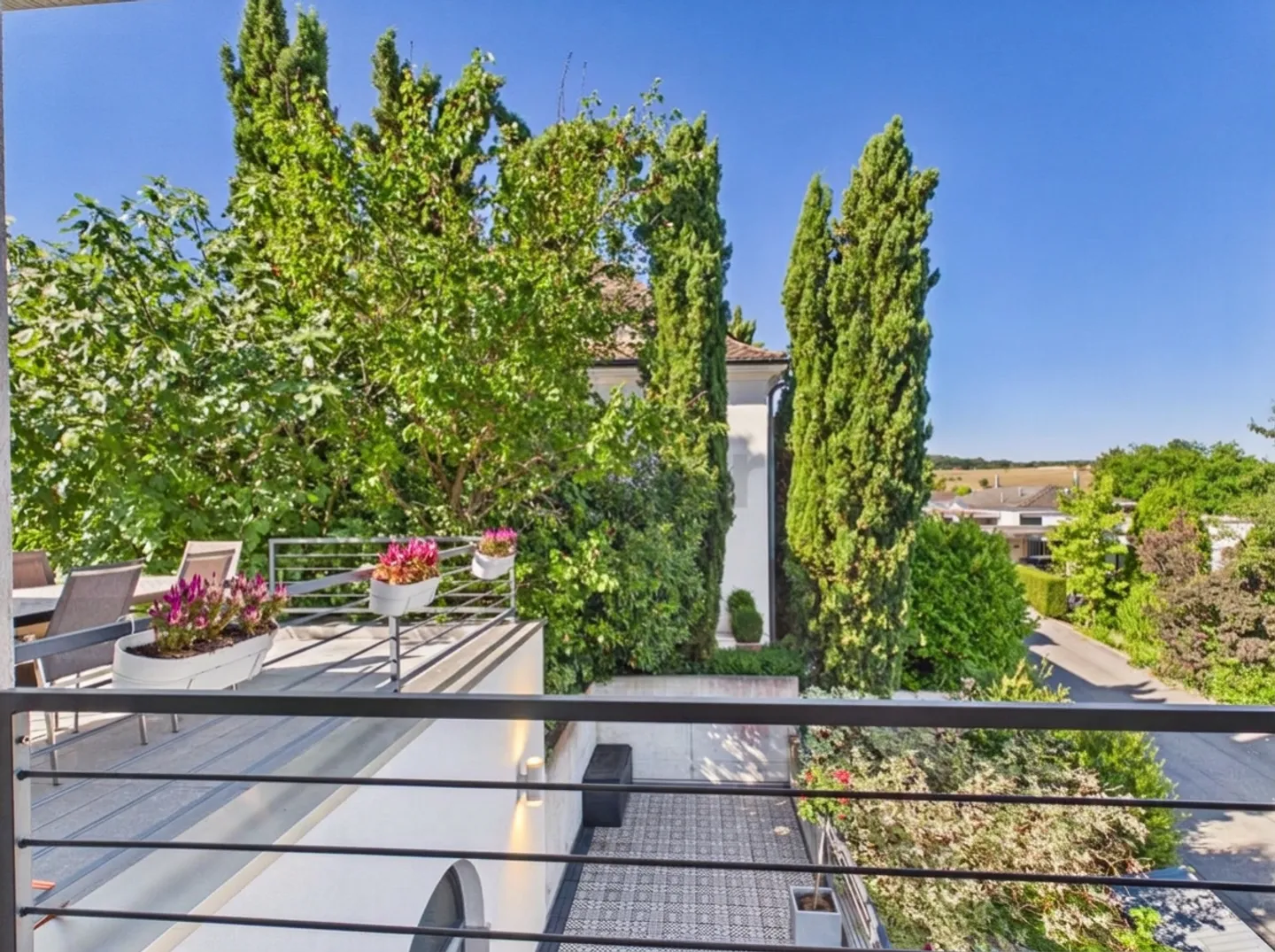 Exklusive Villa mit Hallenbad, Sauna und Garten auf dem exklusiven Wartenberg in Muttenz - Photo 11 of 13