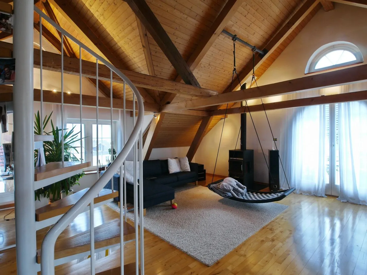 Charming and Generous - Photo 2 of 8