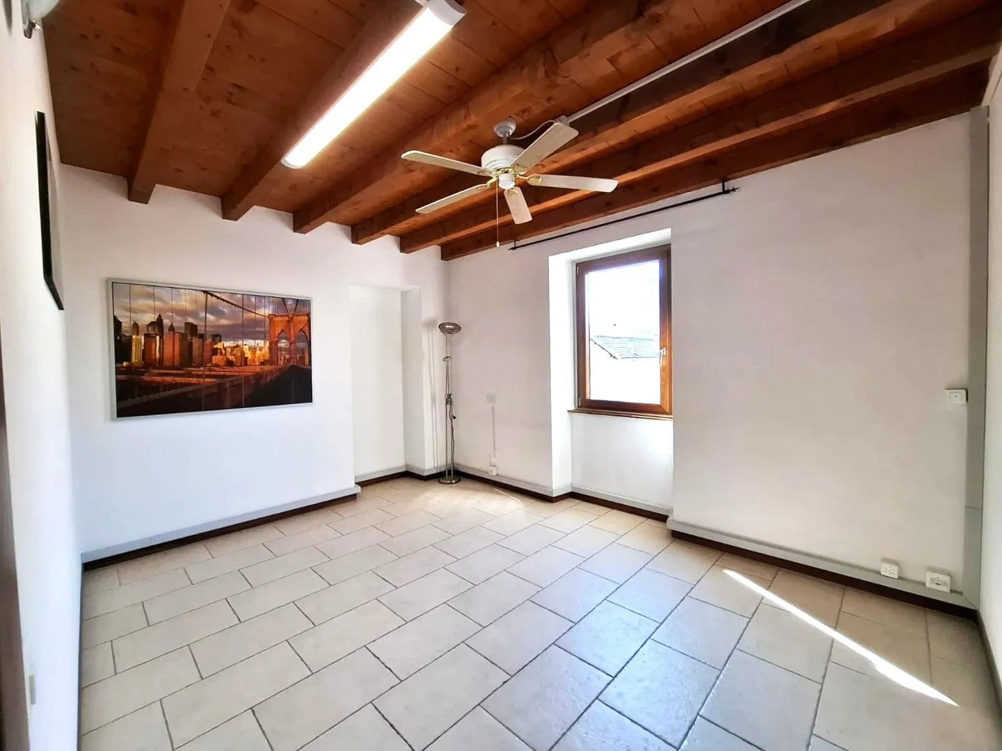 Live in luxury in Chiasso, Canton Ticino - Practical solution of 250m2 - Photo 10 of 13