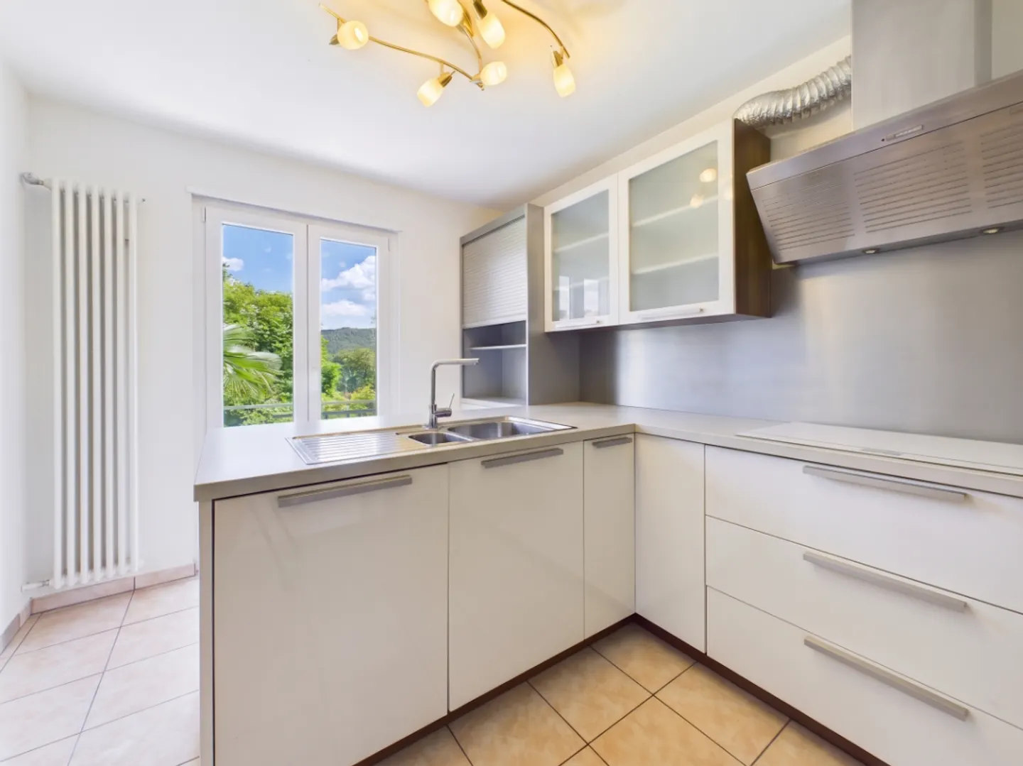 Vue sur le lac, piscine privée et option de seconde résidence - Photo 5 sur 13