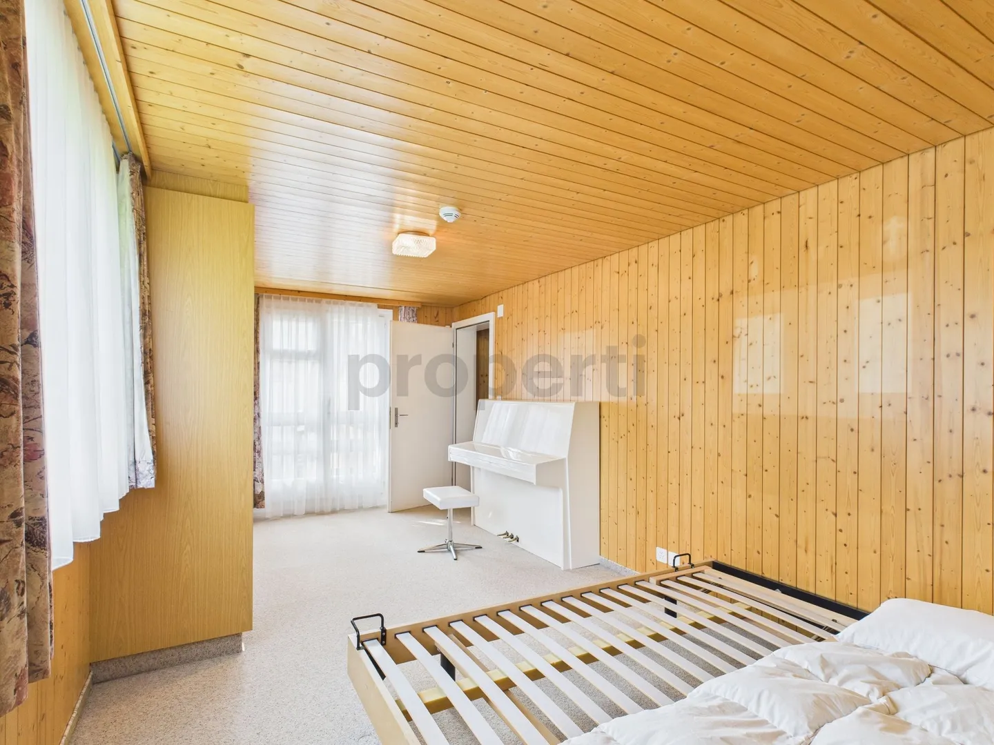 Traditional 6.5-Room Single-Family House in Wildhaus with Garden, Park, and Versatile Usage Options - Photo 10 of 13