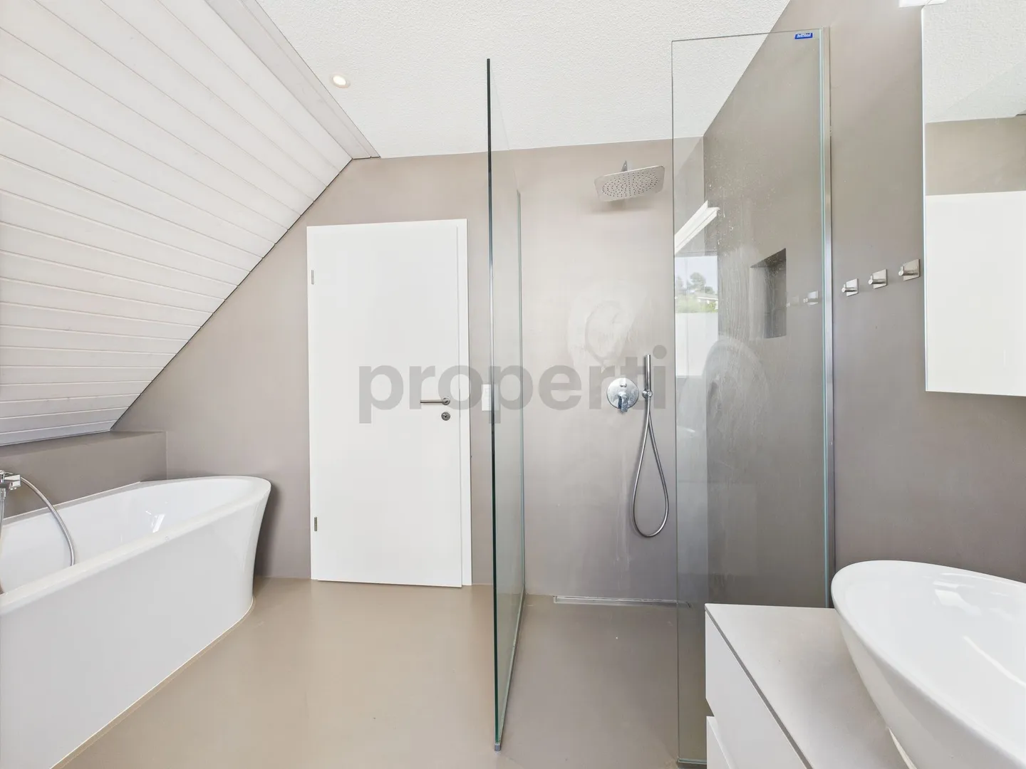 Family-friendly single-family home with sunny garden and modern design in Urdorf - Photo 9 of 12