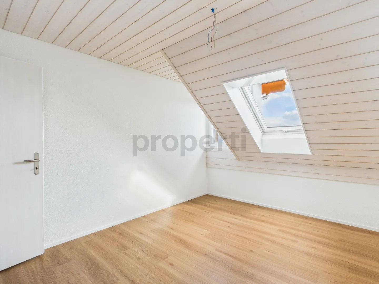 Appartement en penthouse spacieux de 3,5 pièces à Günsberg - confort moderne dans un emplacement calme - Photo 4 sur 9