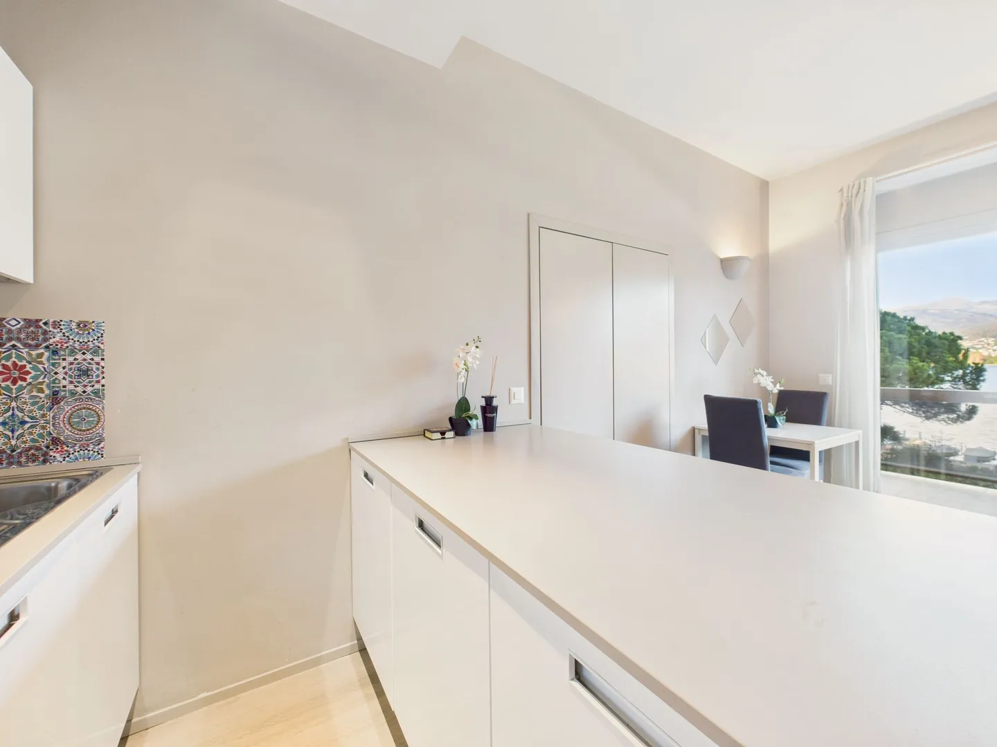 Elegantes, renoviertes Studio mit Seeblick in Paradiso - Foto 8 von 13