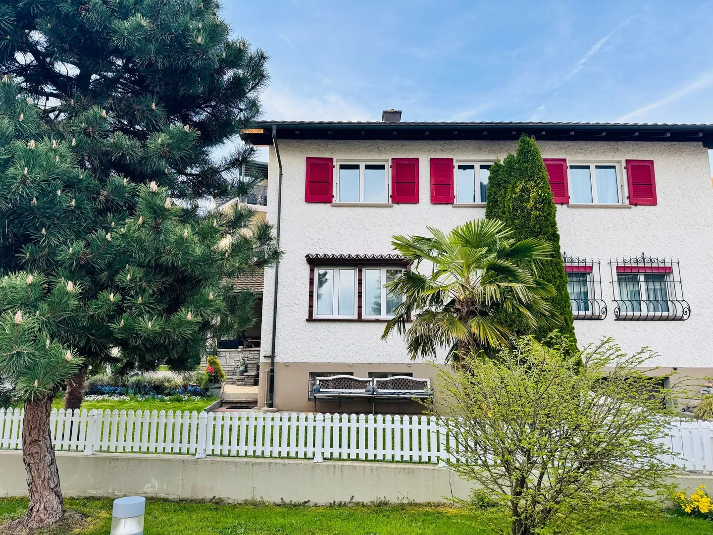 Family-friendly 6.5-room single-family house in Egolzwil with studio apartment & garden oasis with palm trees - Photo 1 of 13