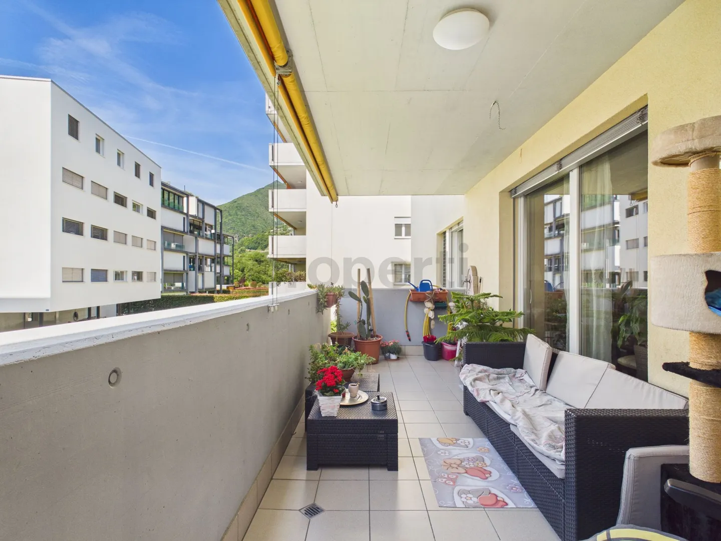 ELEGANT 4.5-ROOM APARTMENT With terrace and private laundry - Photo 6 of 13