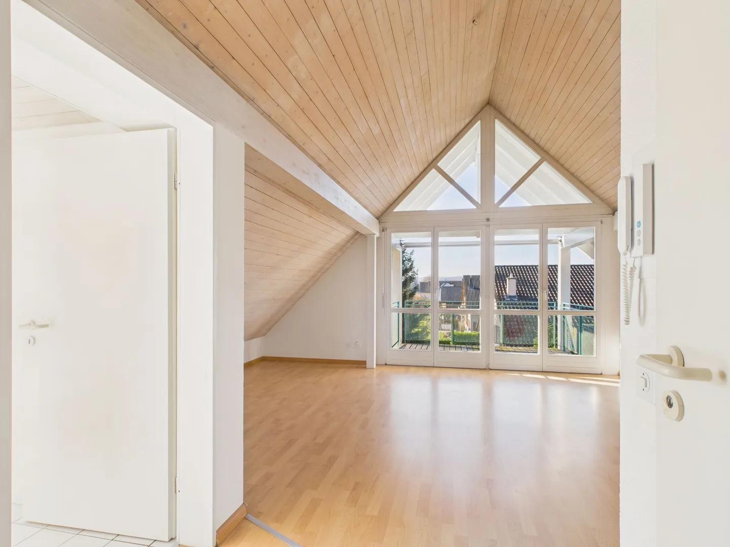 Moderno appartamento mansardato di 2,5 locali con cantina e parcheggio, Biel-Benken - Foto 6 di 13