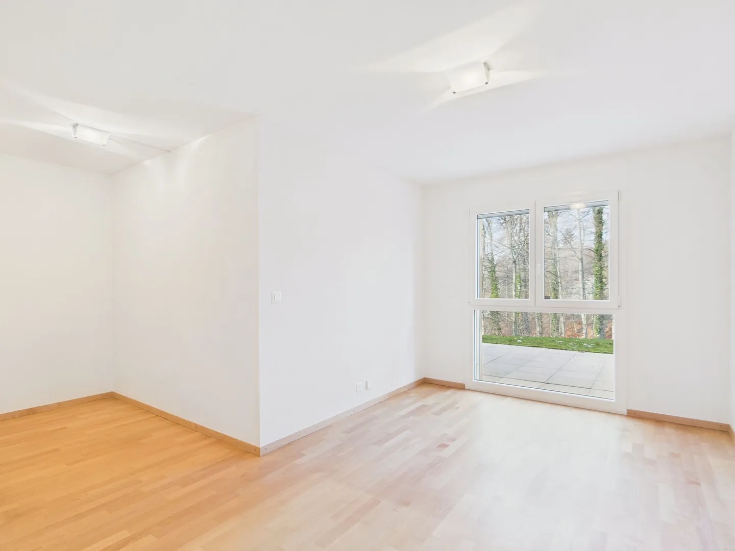 Grande appartamento moderno di 3,5 stanze con giardino e balcone - Foto 7 di 12