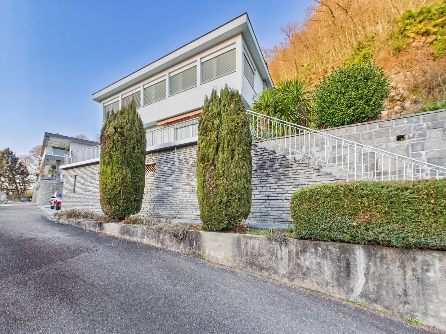 Villa elegante con vista giardino - Foto 1 di 13